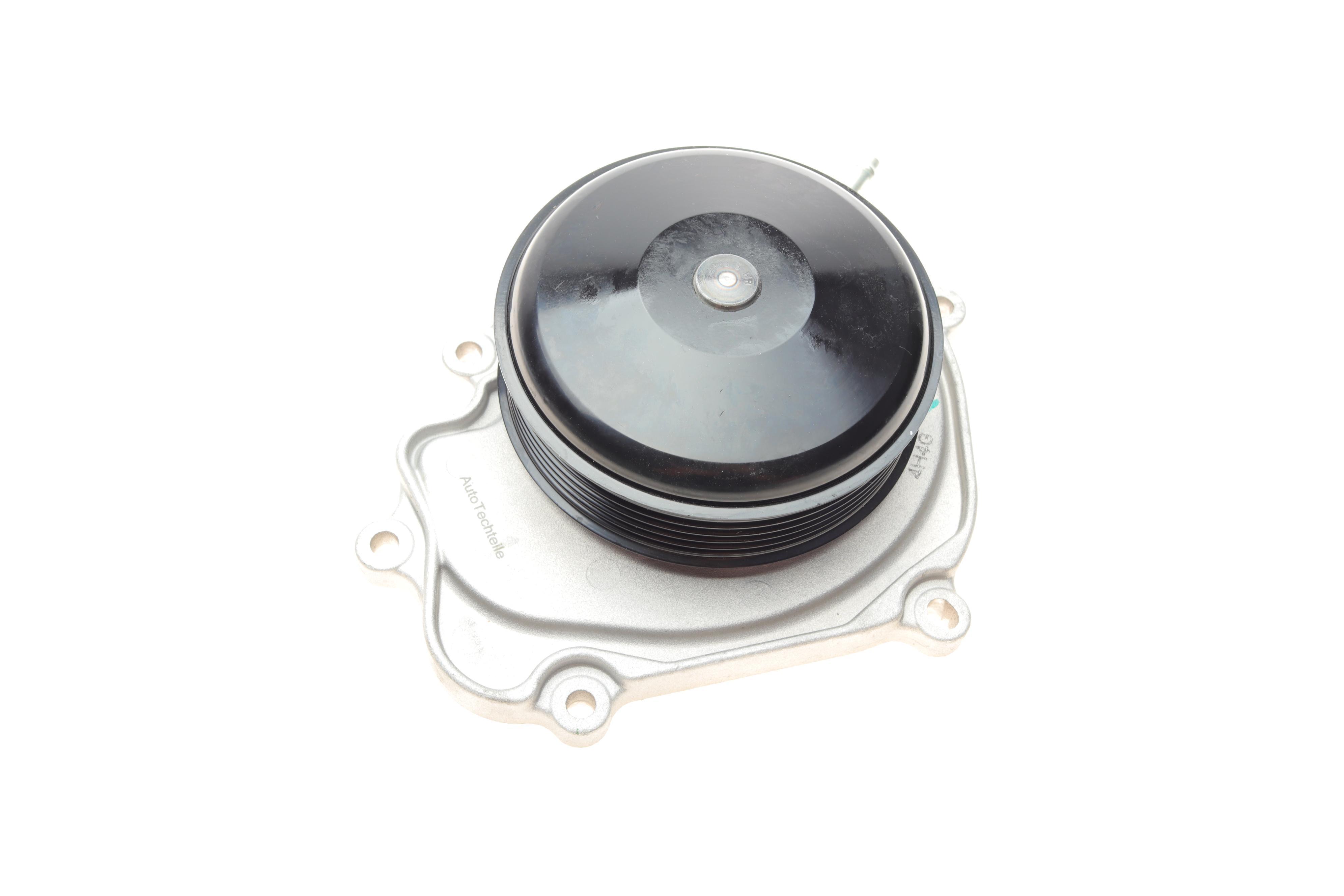 Помпа води MB C-class (W204/S204)/E-class (W212)/Vito (W447) (OM651) 08-