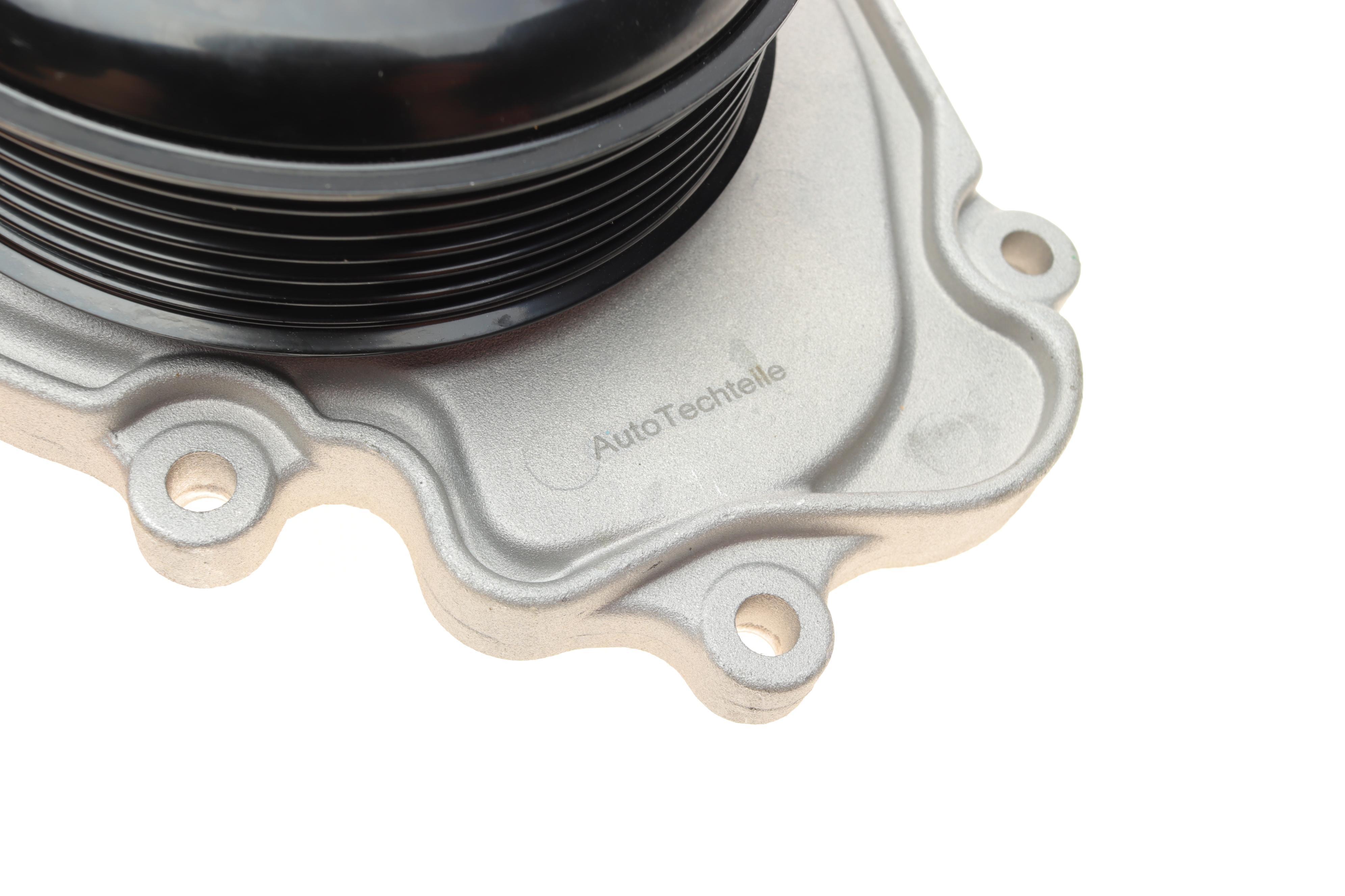 Помпа води MB C-class (W204/S204)/E-class (W212)/Vito (W447) (OM651) 08-