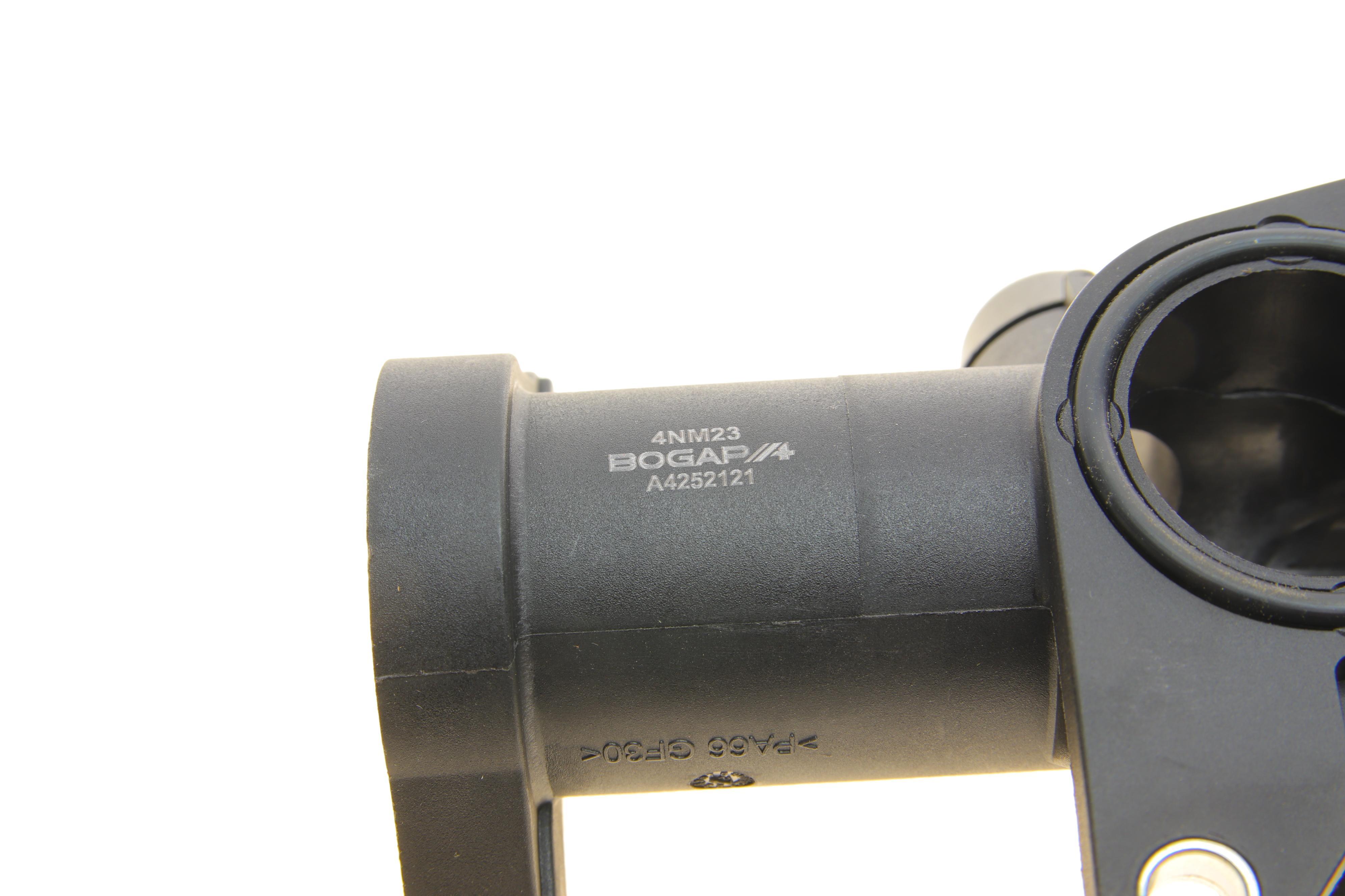 Фланець системи охолодження Audi A6/VW Passat/Skoda Superb 1.8T 95-08