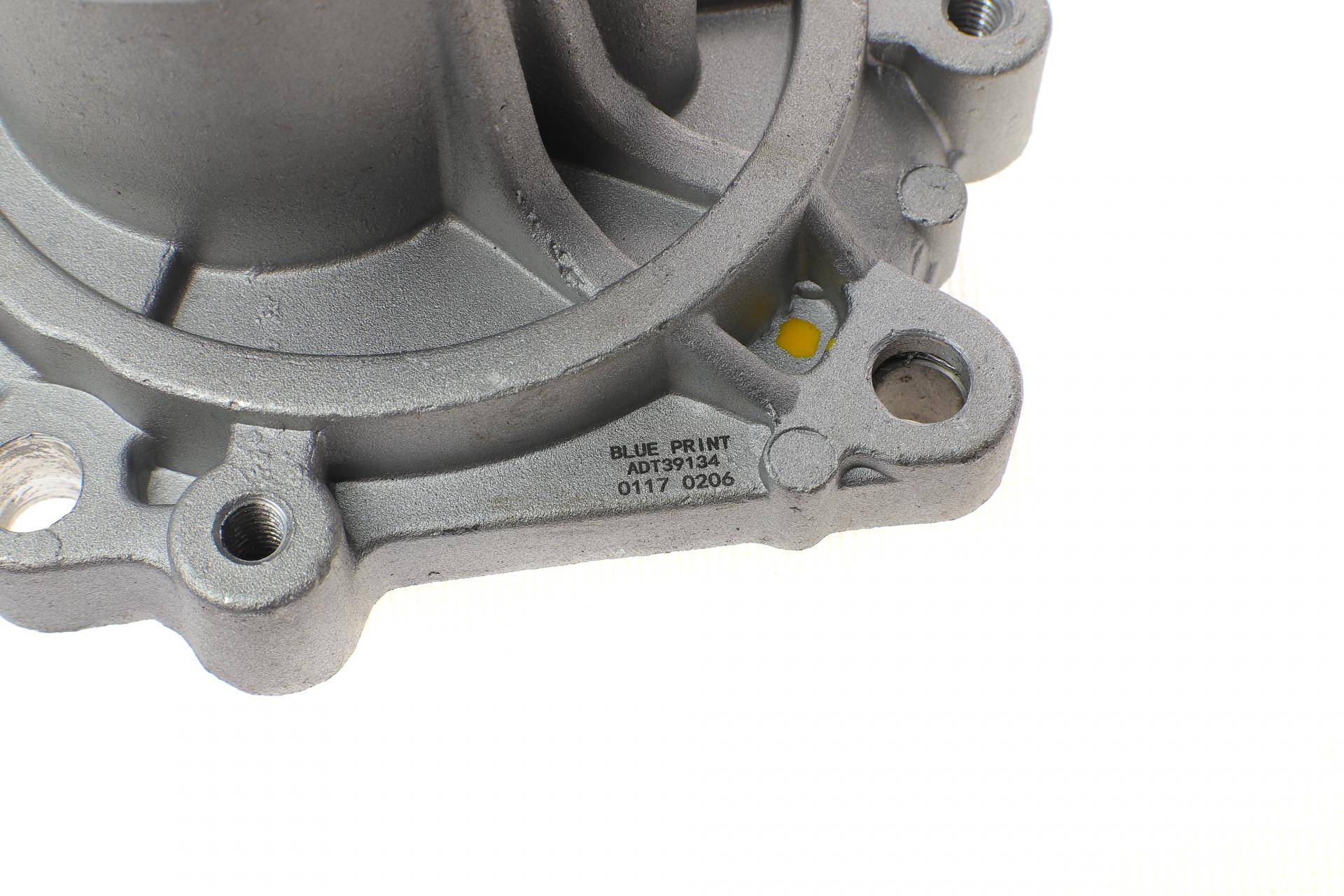 Помпа води Toyota Land Cruiser 2.4TD 90-93/Land Cruiser Prado 3.0D 02- (R/B) (8 лоп)