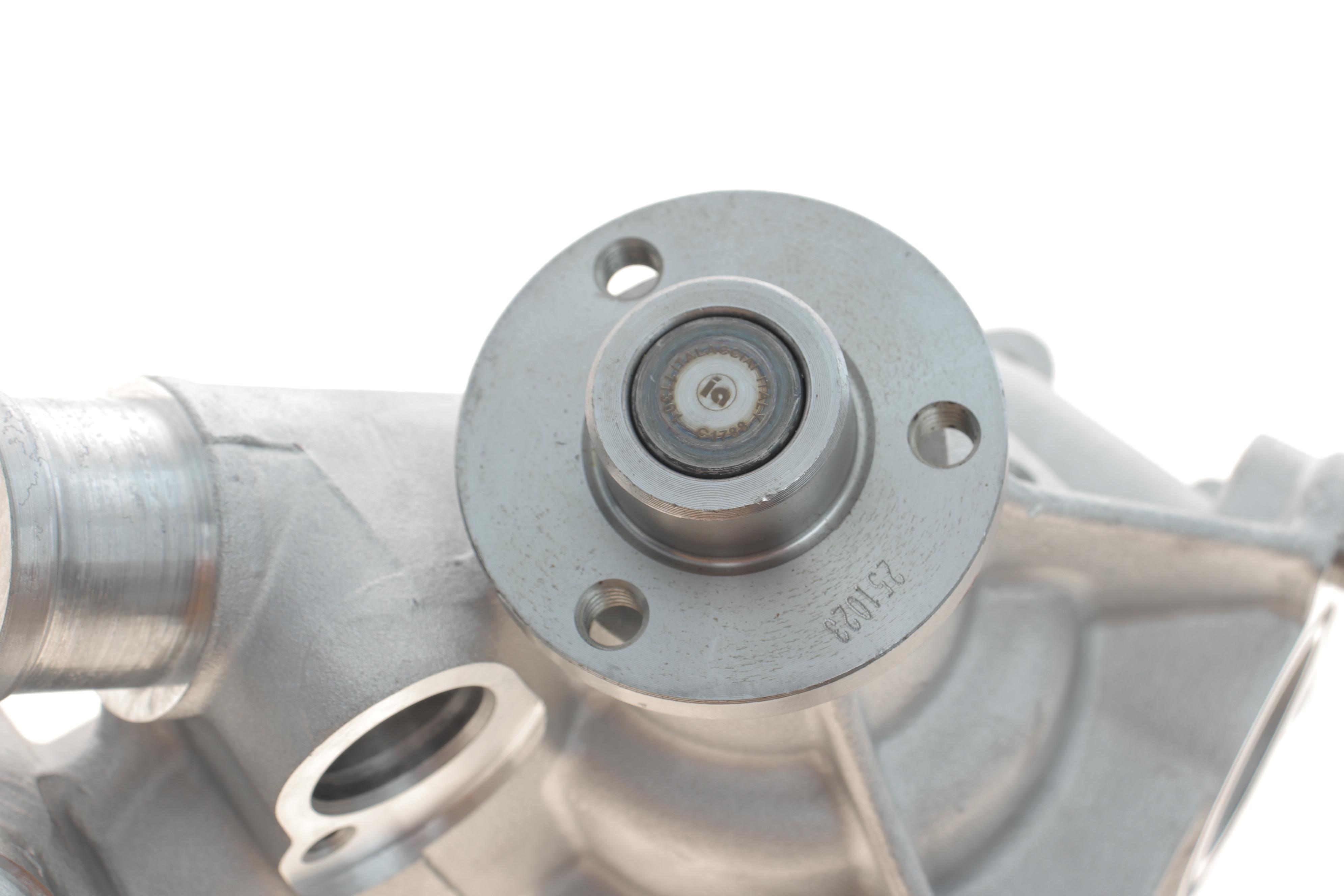 Помпа води MB C-class (W202)/E-class (W124/W210) 93-00, (M104)