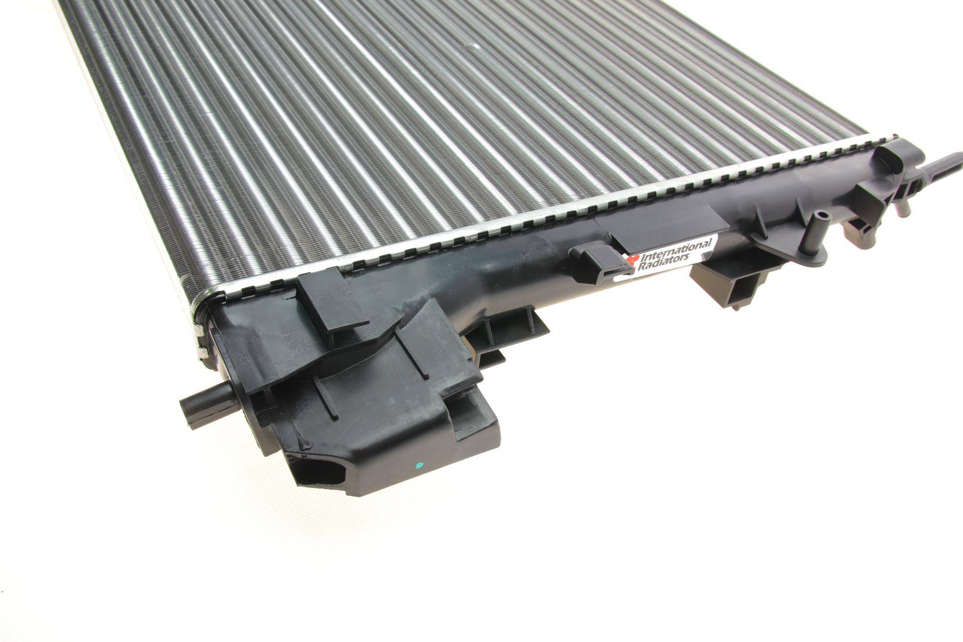 Радіатор охолодження Opel Vectra C 1.6-1.8 16V 02-