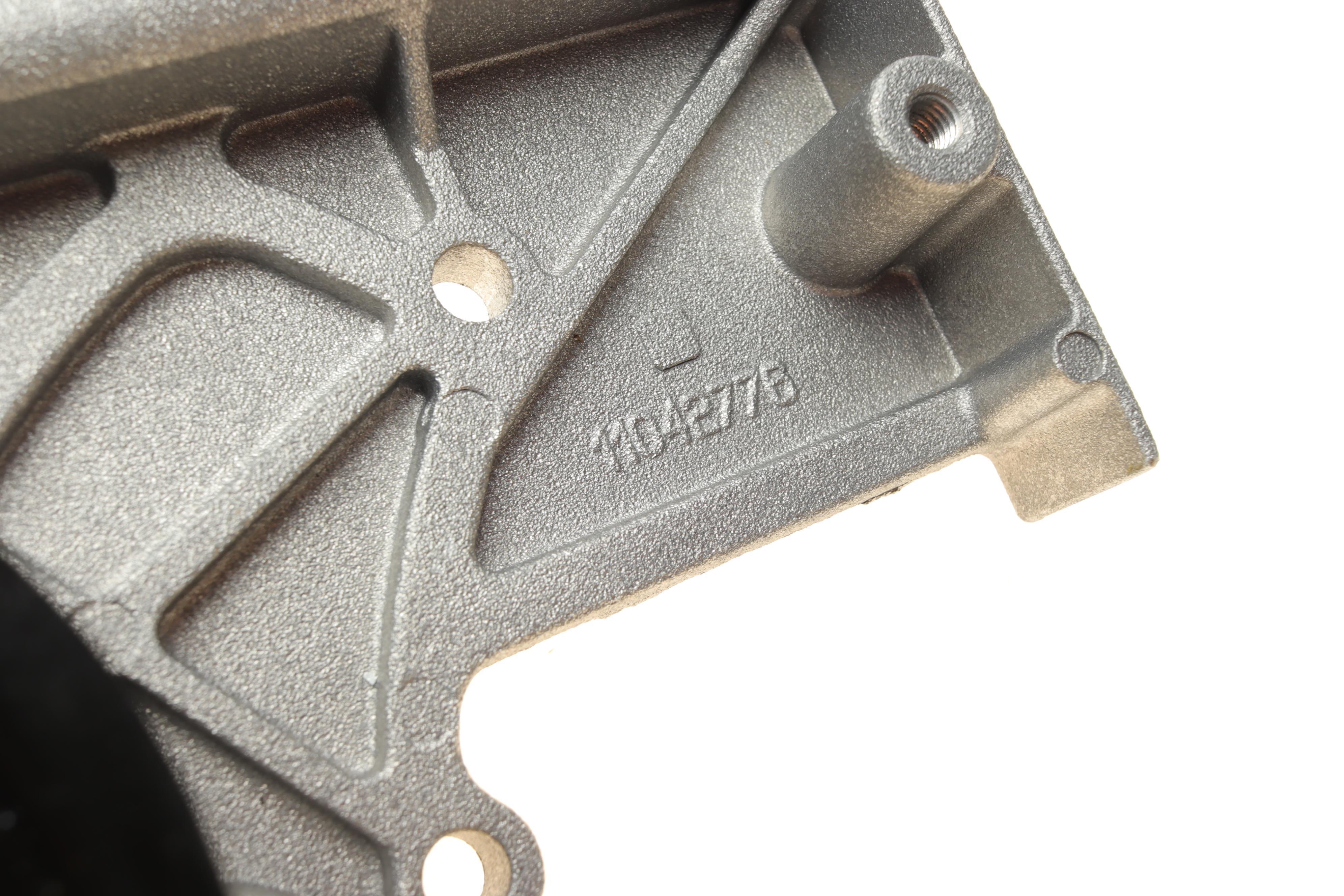 Помпа води Audi A4/A6/A8 3.0/3.0quattro 01-06 (R/B) (5 лоп)