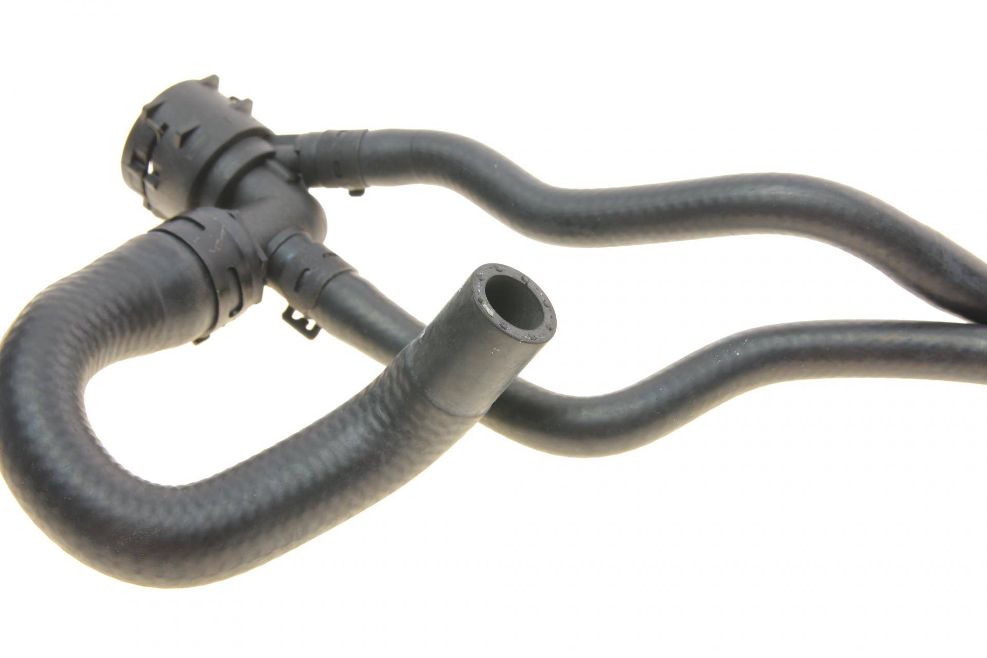 Патрубок системи охолодження VW Golf/Passat 1.4TSI 13- (OE VAG)