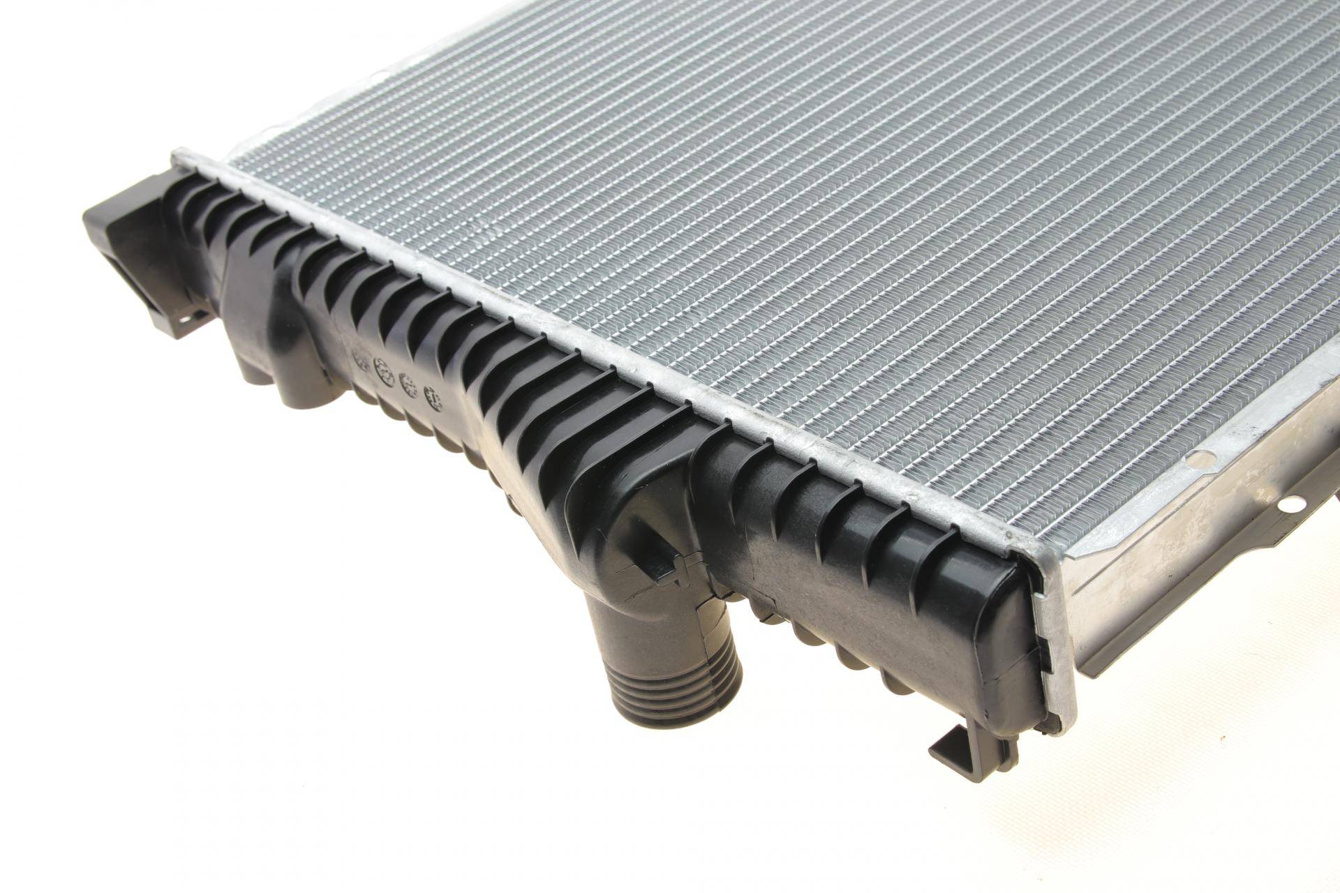 Радіатор охолодження BMW 5 (E39)/7 (E38) 2.0-5.0i 94-04 M51/M62