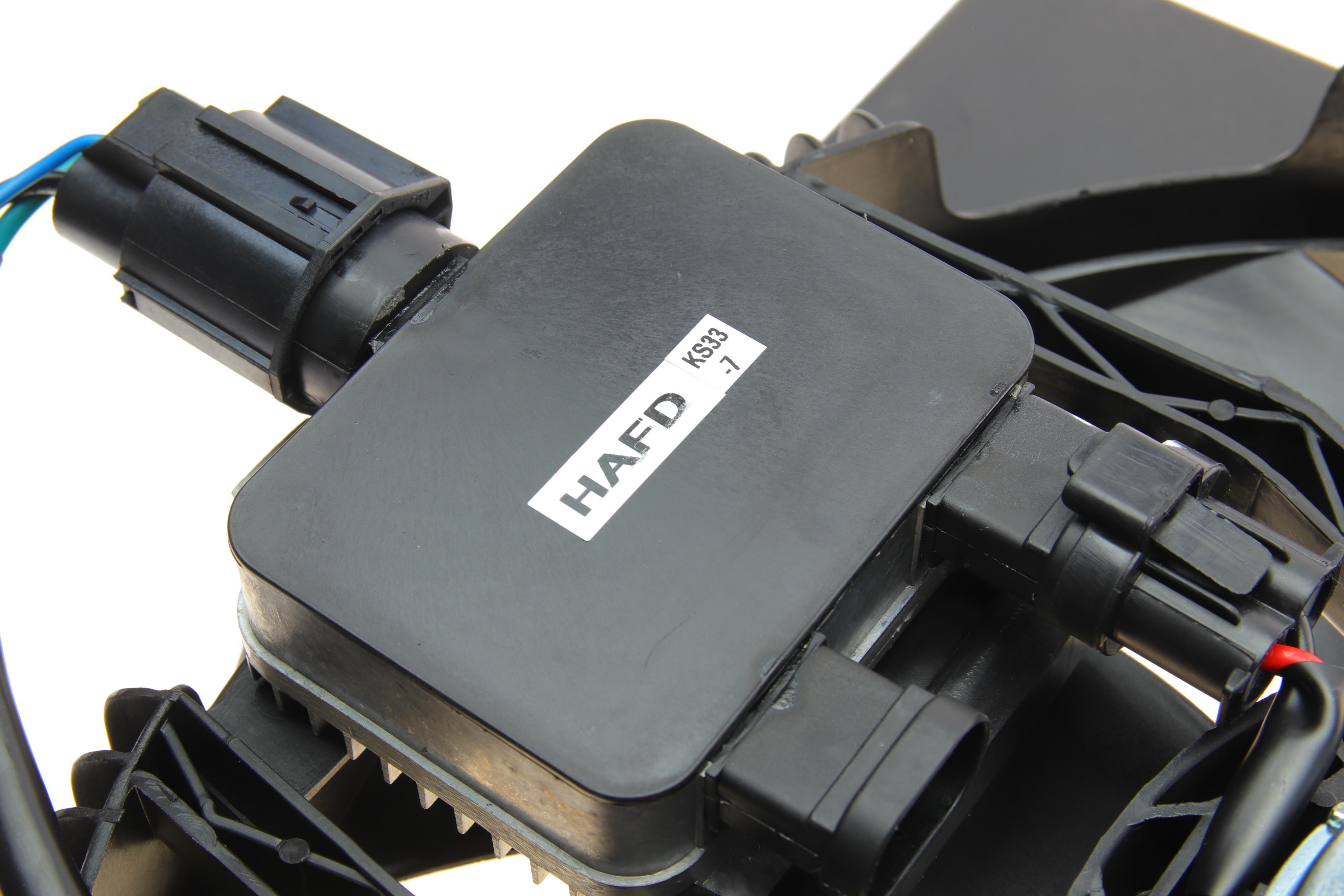 Вентилятор радіатора Ford Mondeo III 2.0-3.0 00-07 (з дифузором)