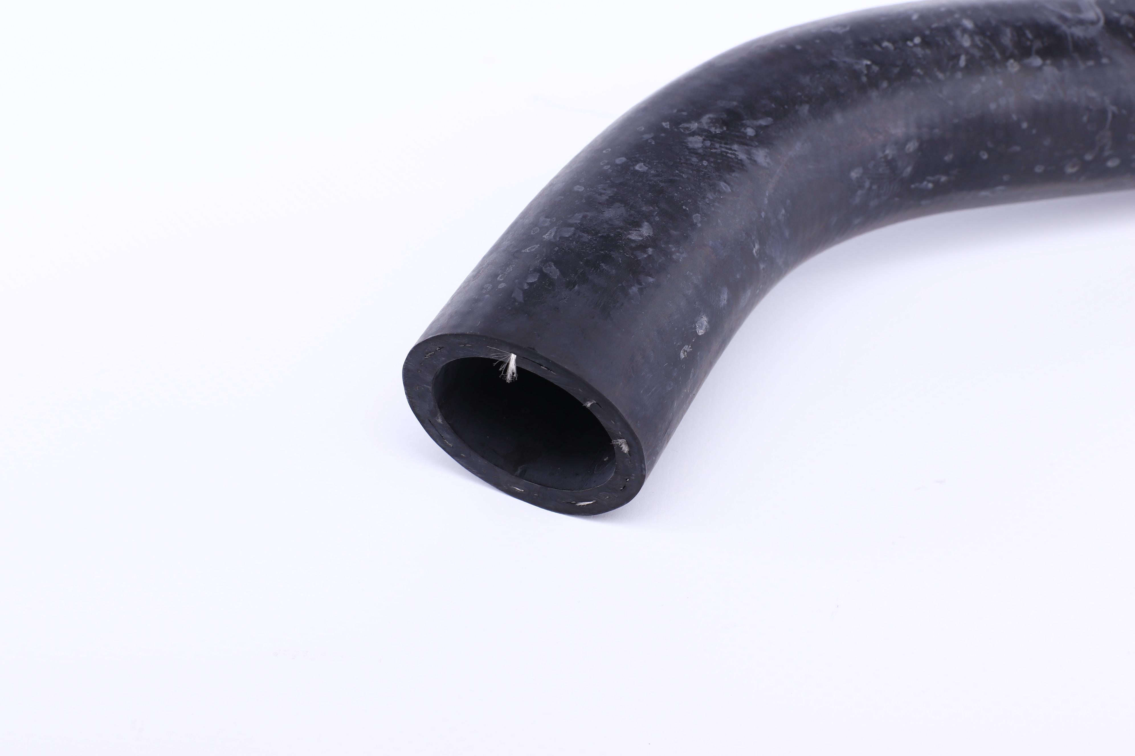 Патрубок радіатора (верхній) VW Passat 1.8 88-97