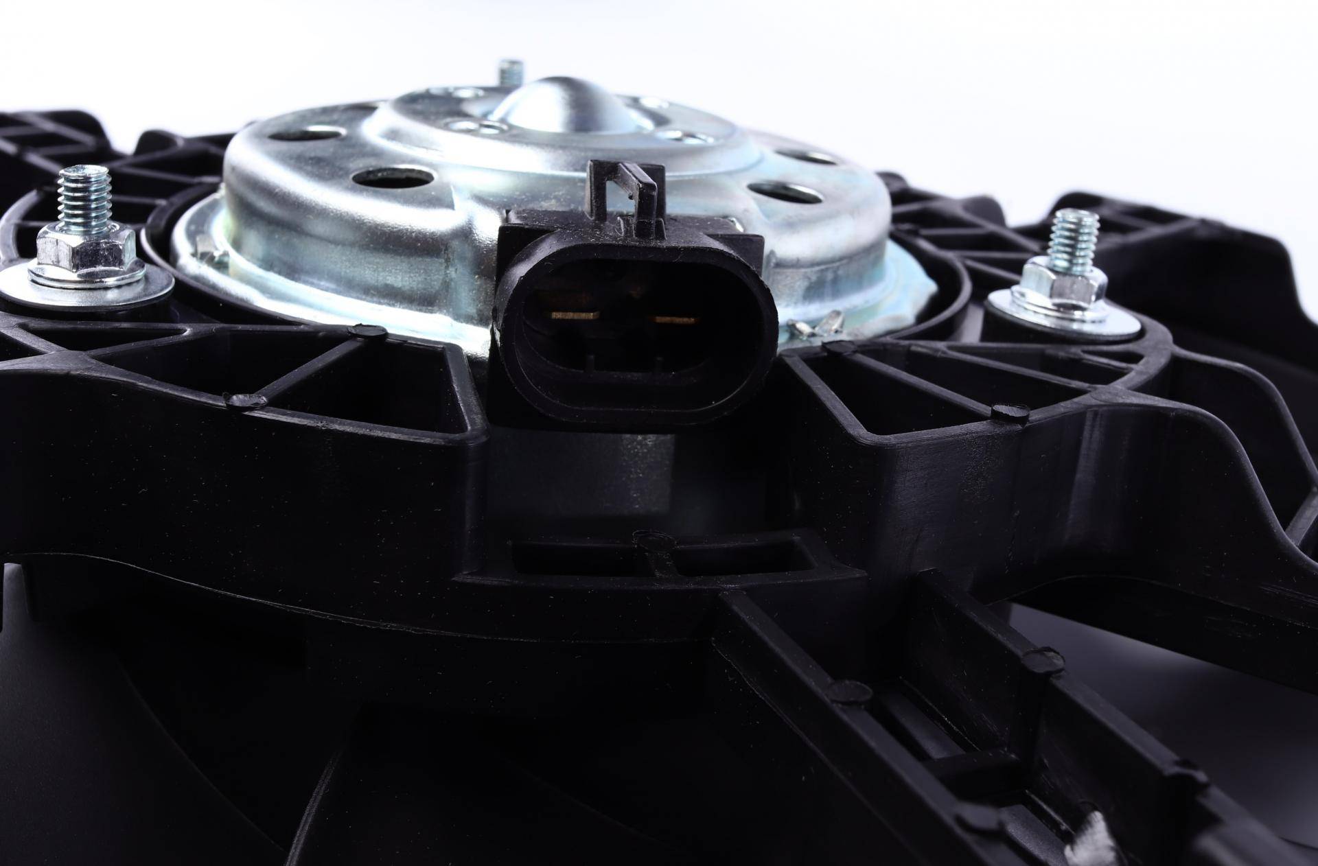 Вентилятор радіатора Fiat Doblo 1.4/1.6 01- (з дифузором)