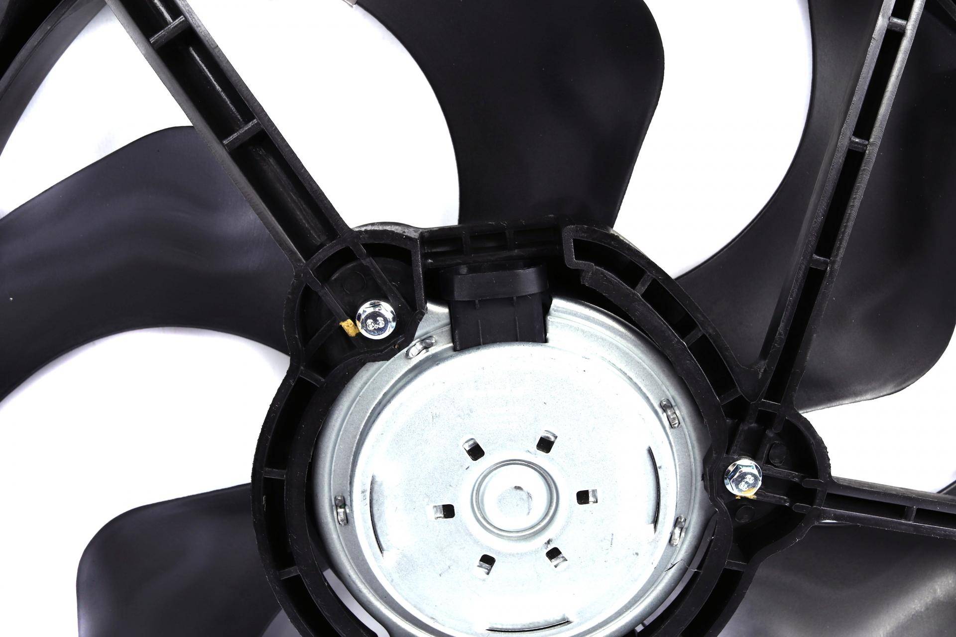 Вентилятор радіатора Renault Clio/Laguna 00- (з дифузором)