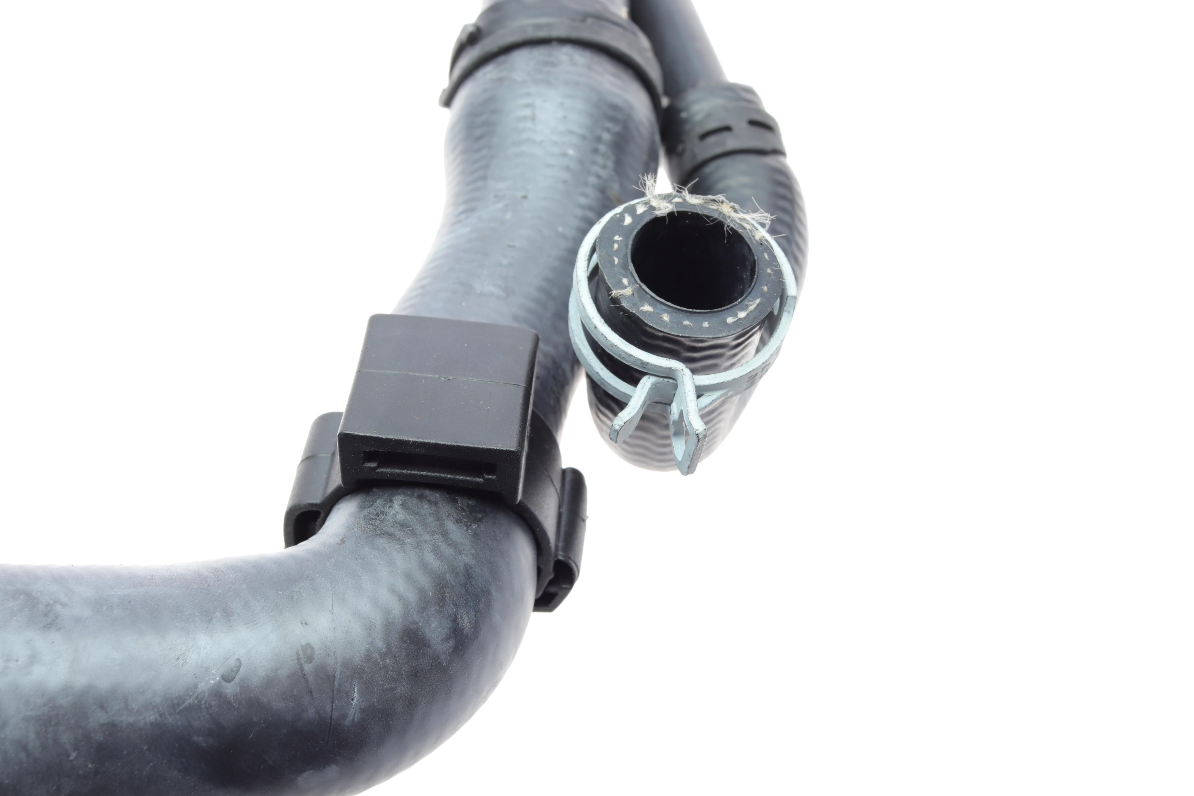 Патрубок системи охолодження Skoda Octavia/ VW Golf 1.6/2.0TDI 12-