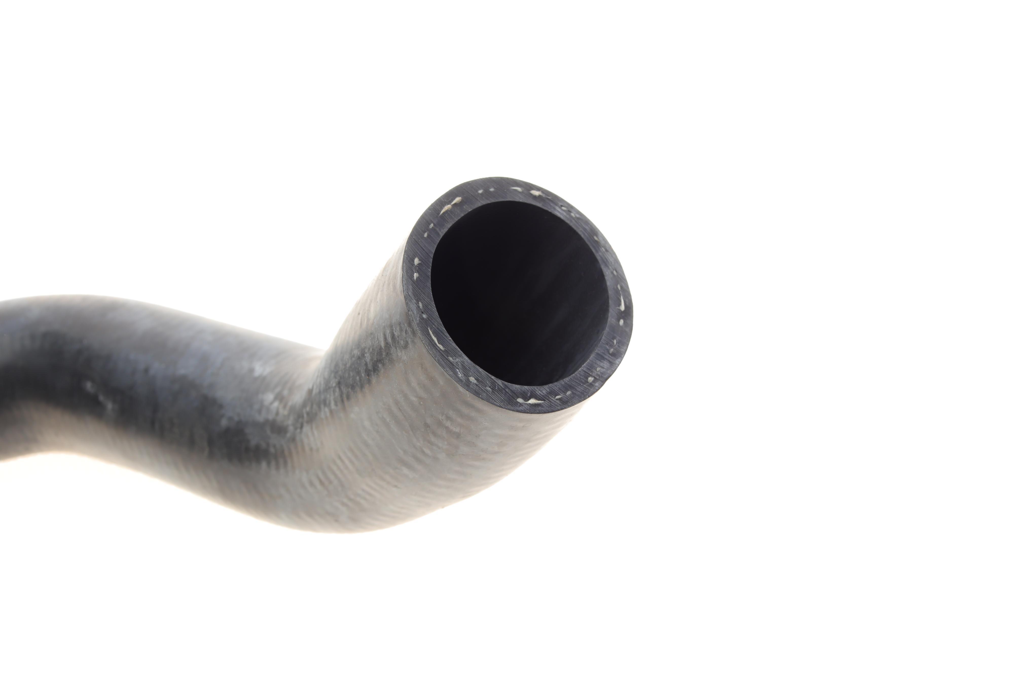 Патрубок радіатора (нижній) Audi A3/Skoda Octavia/VW Caddy/Passat/Touran 1.6/2.0 03-15