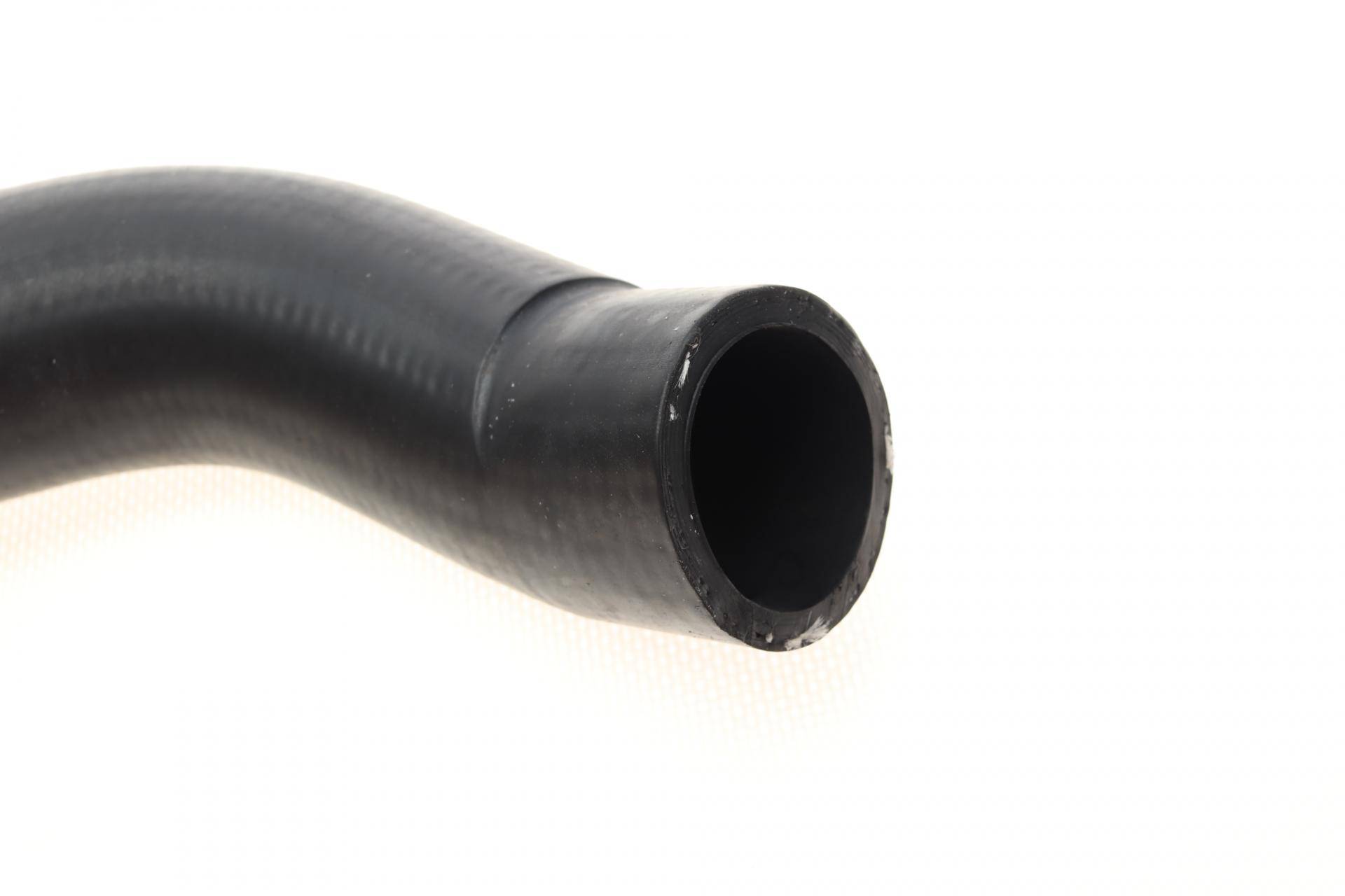 Патрубок радіатора (верхній) Audi 80/100 2.8E 90-96 (в зборі)