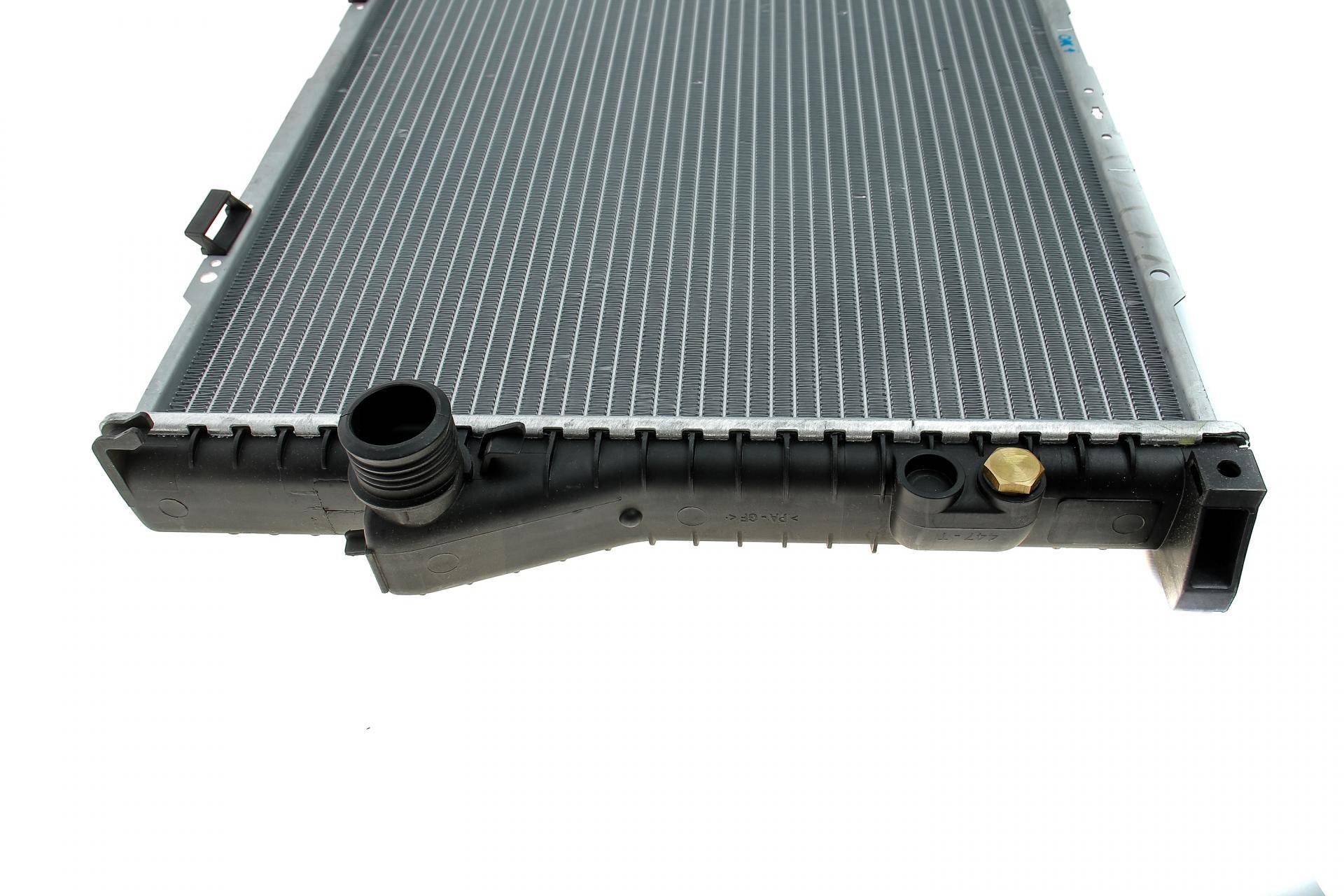 Радіатор охолодження BMW 5 (E39)/7 (E38) 2.5TD 96-04