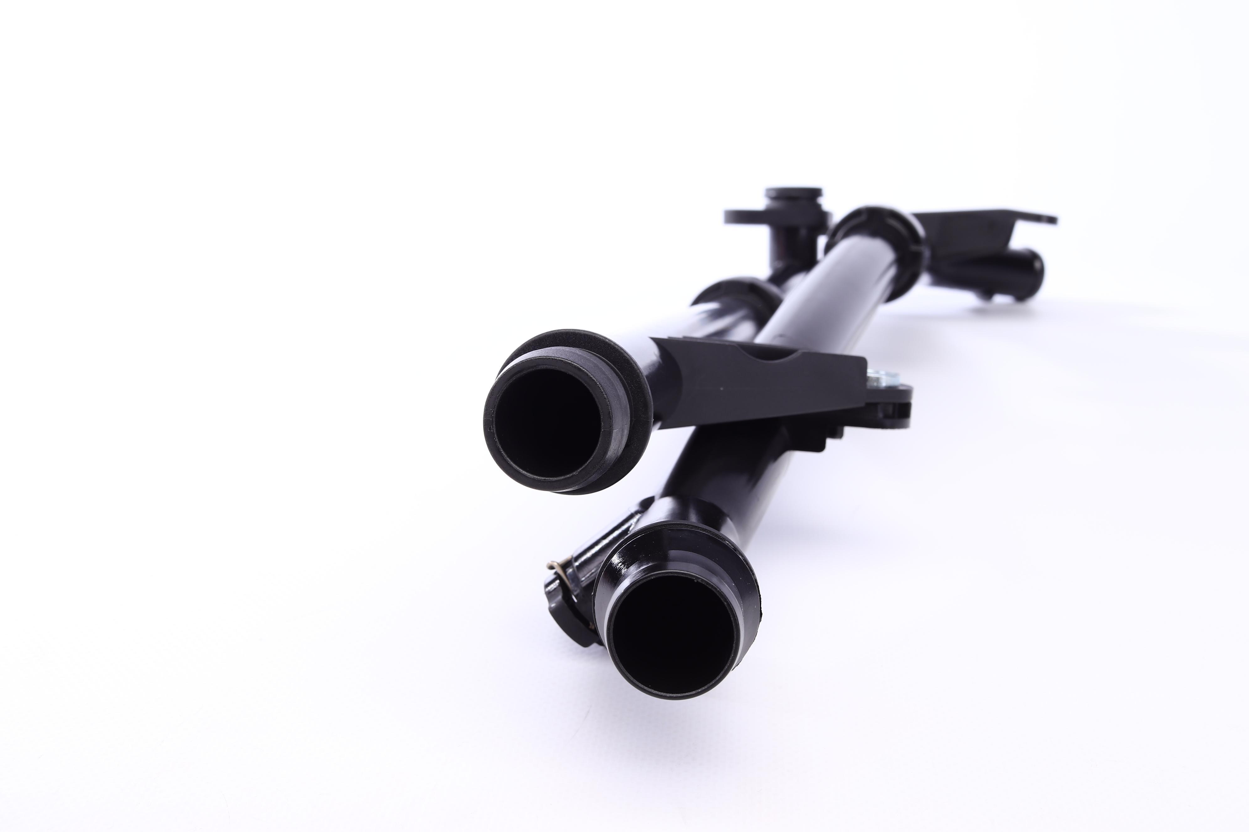 Патрубок системи охолодження MB (W204/207) 07-