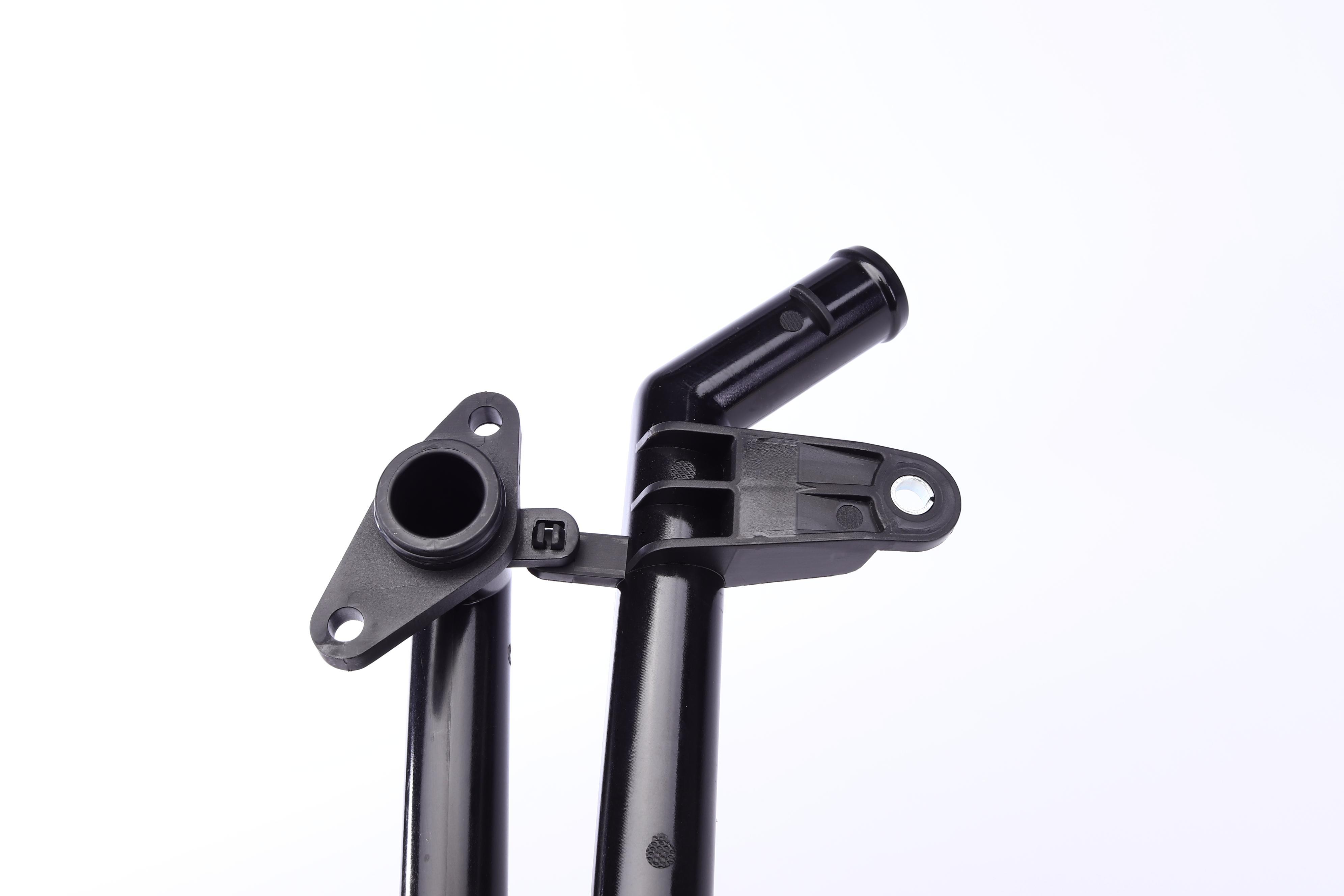 Патрубок системи охолодження MB (W204/207) 07-