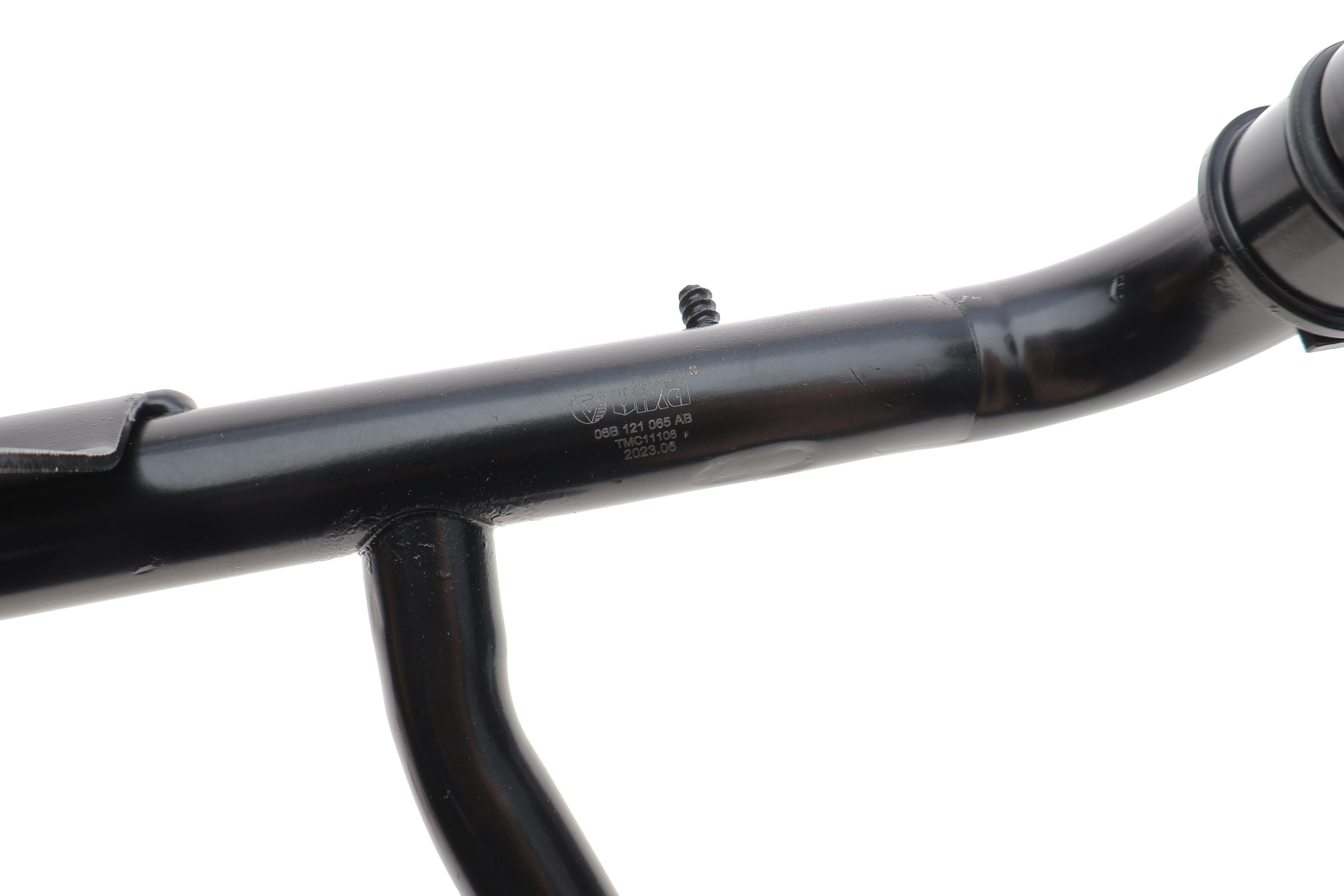 Патрубок системи охолодження Audi A4 00-08