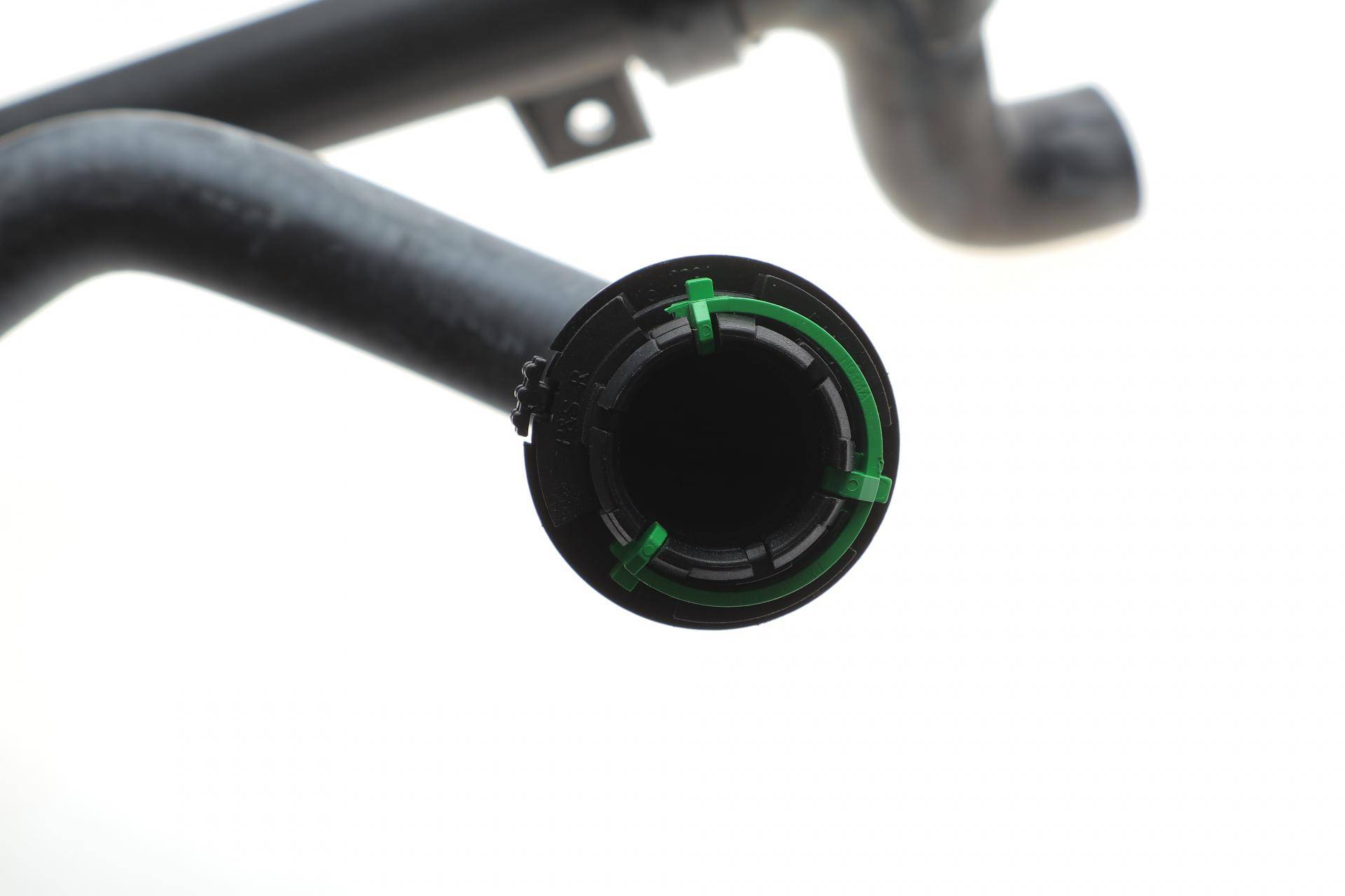 Патрубок радіатора (нижній) Opel Vectra B 1.8-2.0i 95-03