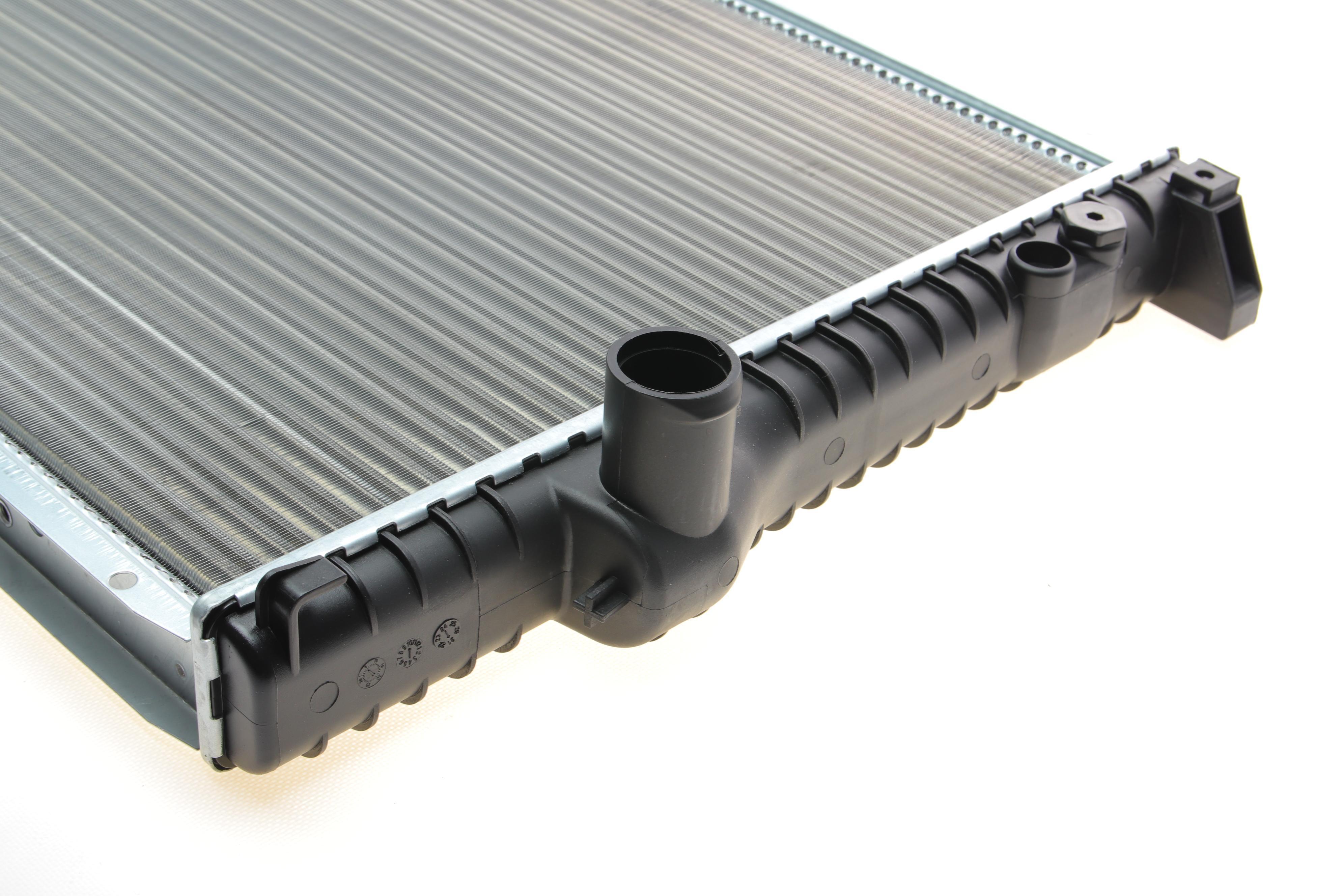 Радіатор охолодження BMW 5 (E39) 2.0-2.8i 97-03 (M52)