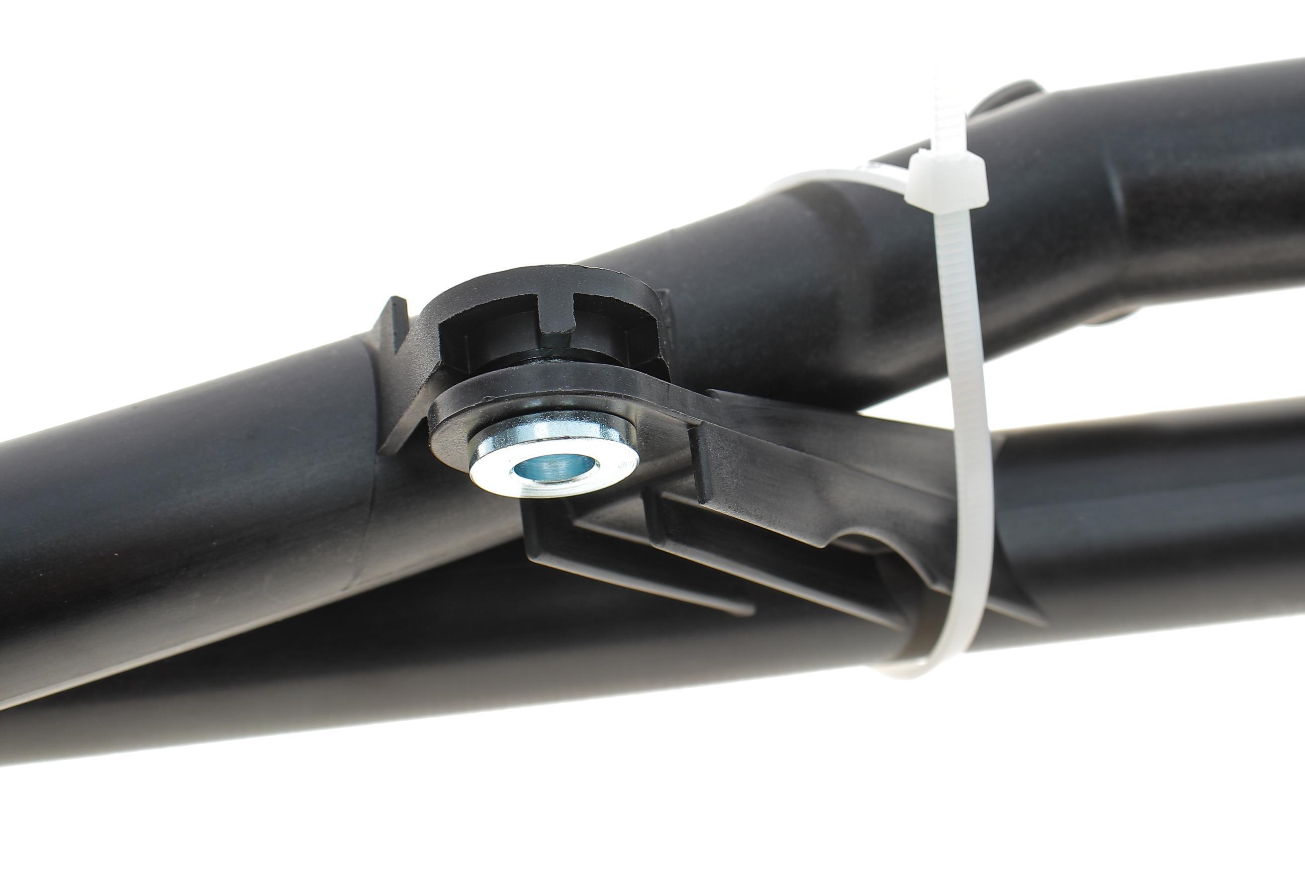 Патрубок системи охолодження MB C-class (W204)/E-class (W212) 07- M271