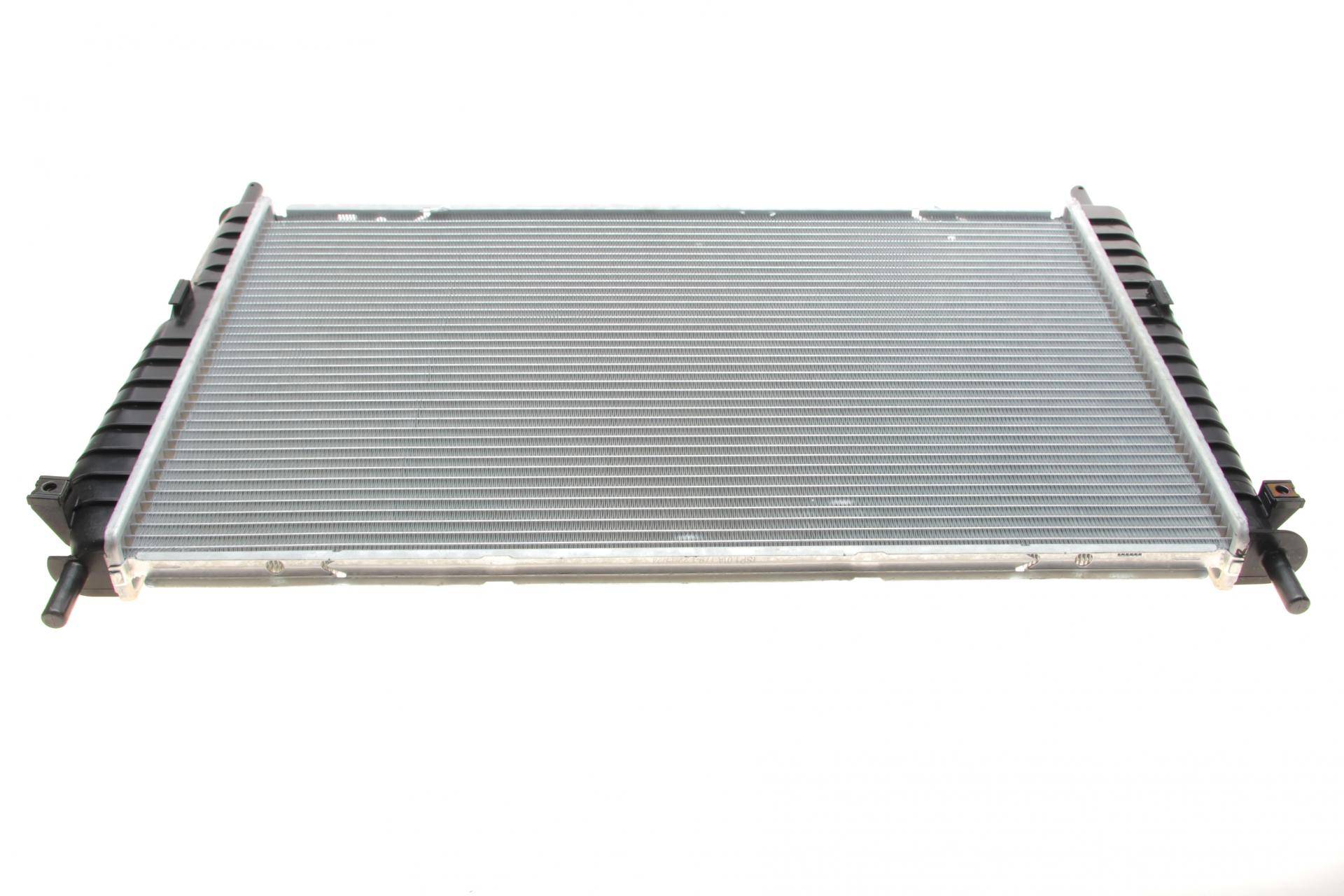 Радіатор охолодження Ford Mondeo III 1.8/2.0 00-07