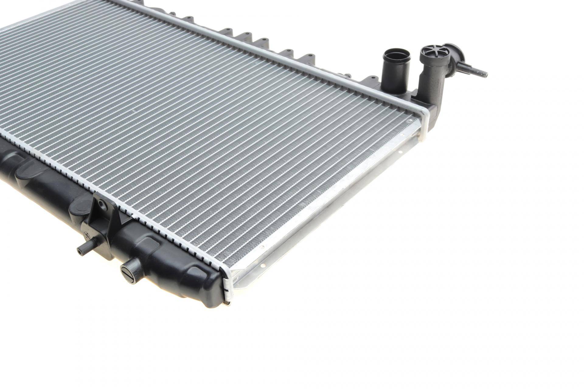 Радіатор охолодження Nissan Primera 1.6i 90-98