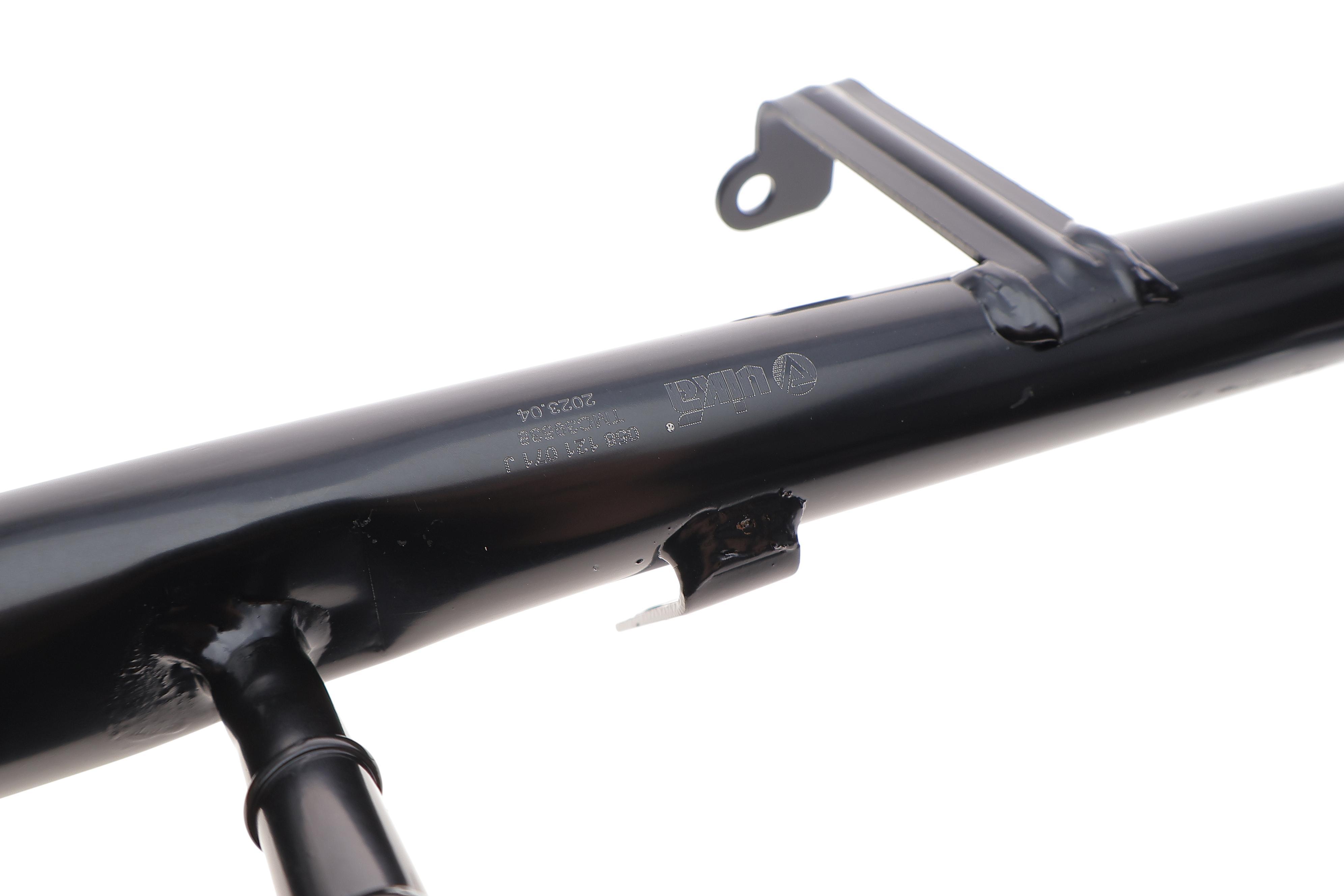 Патрубок системи охолодження Audi A4/A6/VW Passat 1.8 95-05