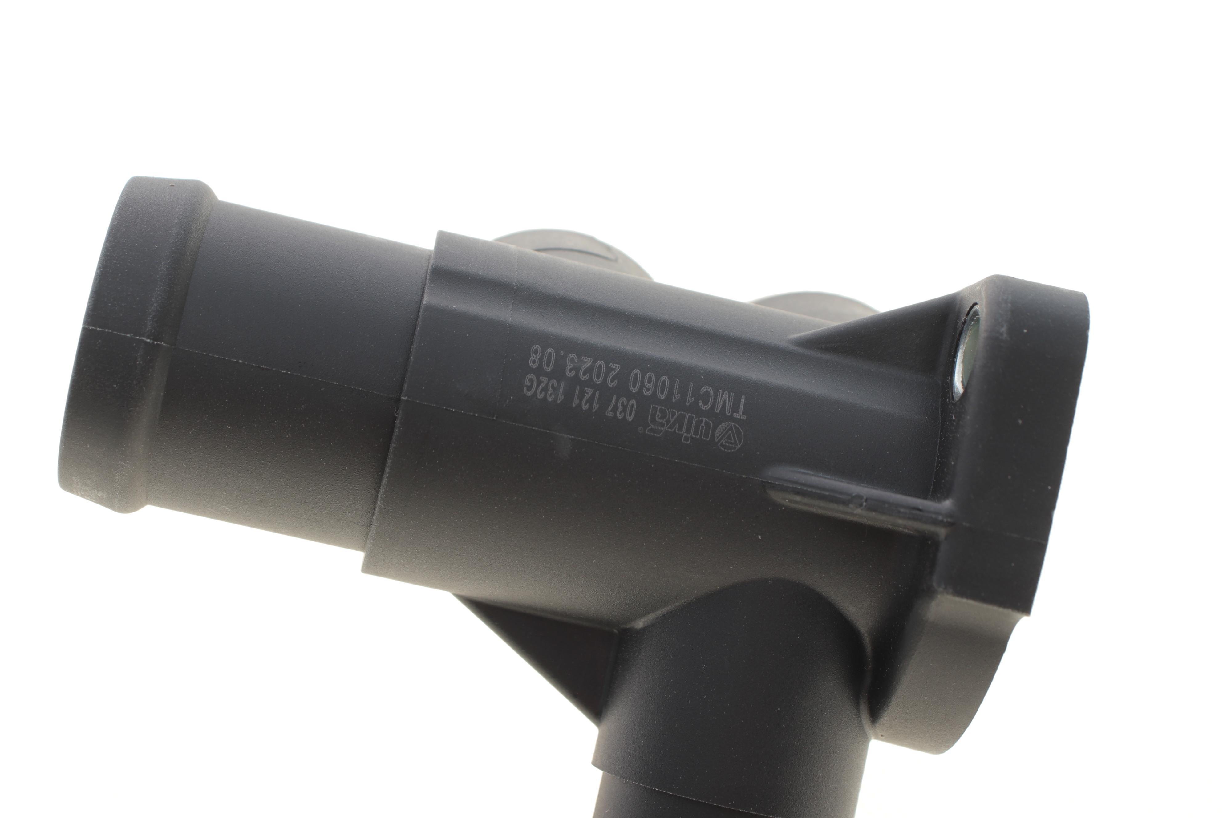 Фланець системи охолодження Audi 80/100/A6 1.6/2.0i 90-98