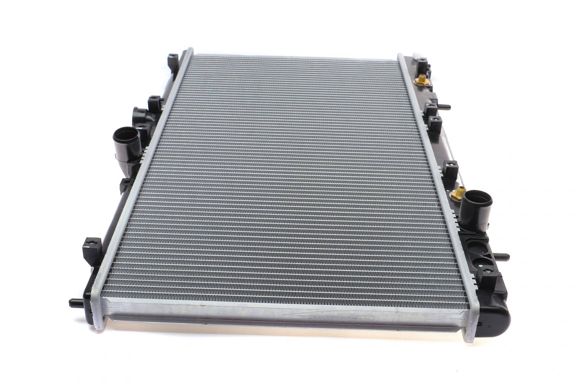 Радіатор охолодження Mitsubishi Galant 2.0-2.5 96-04