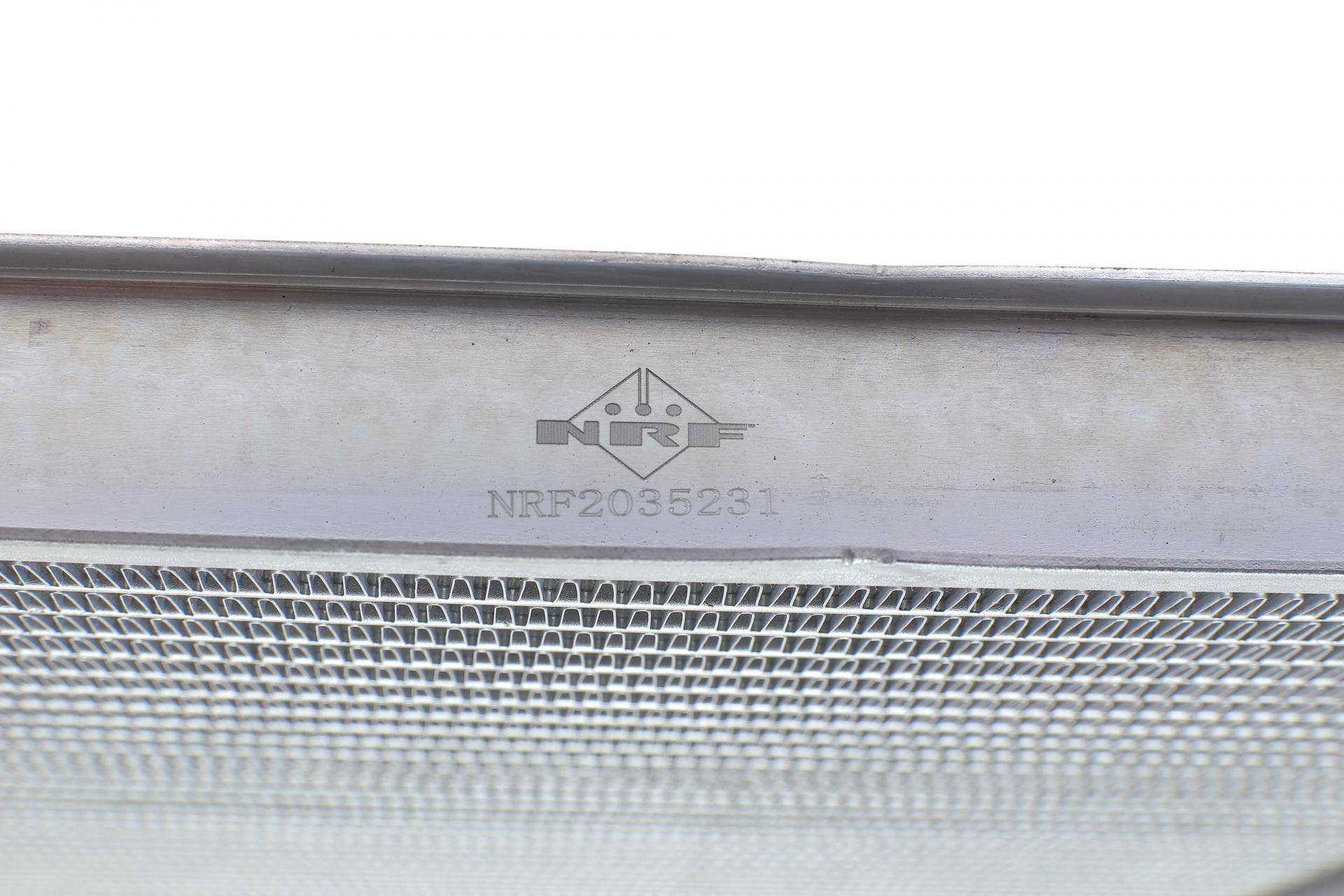 Радіатор охолодження Mitsubishi Galant 2.0-2.5 96-04