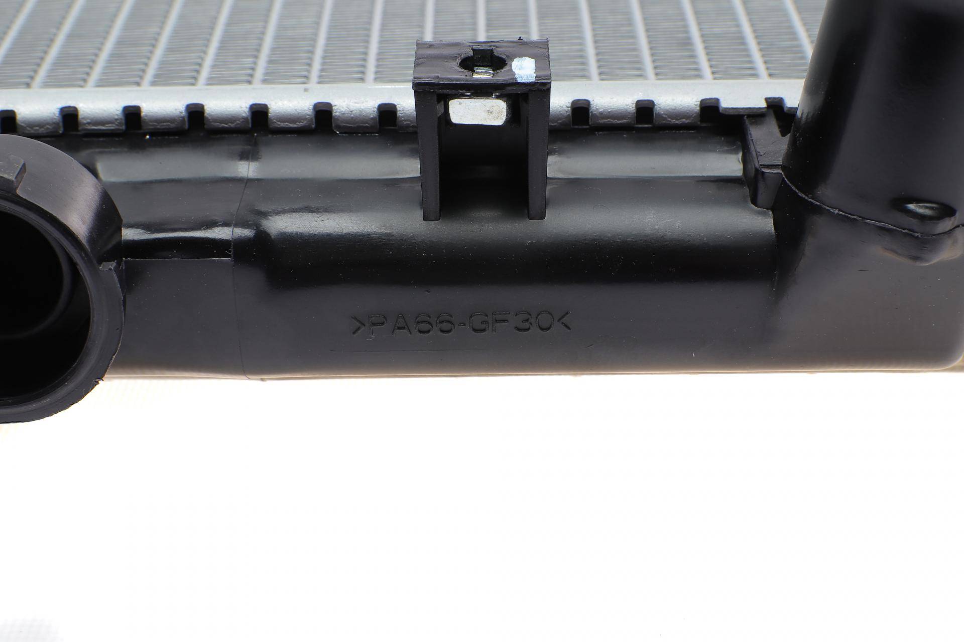 Радіатор охолодження Mitsubishi Galant 2.0-2.5 96-04