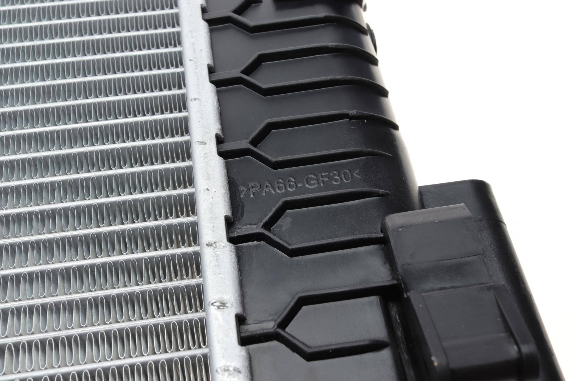 Радіатор охолодження Opel Astra/Zafira 2.0CDTI 10-15