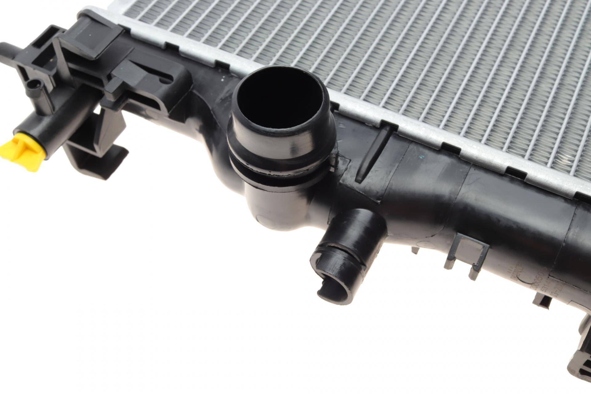 Радіатор охолодження Opel Astra/Zafira 2.0CDTI 10-15