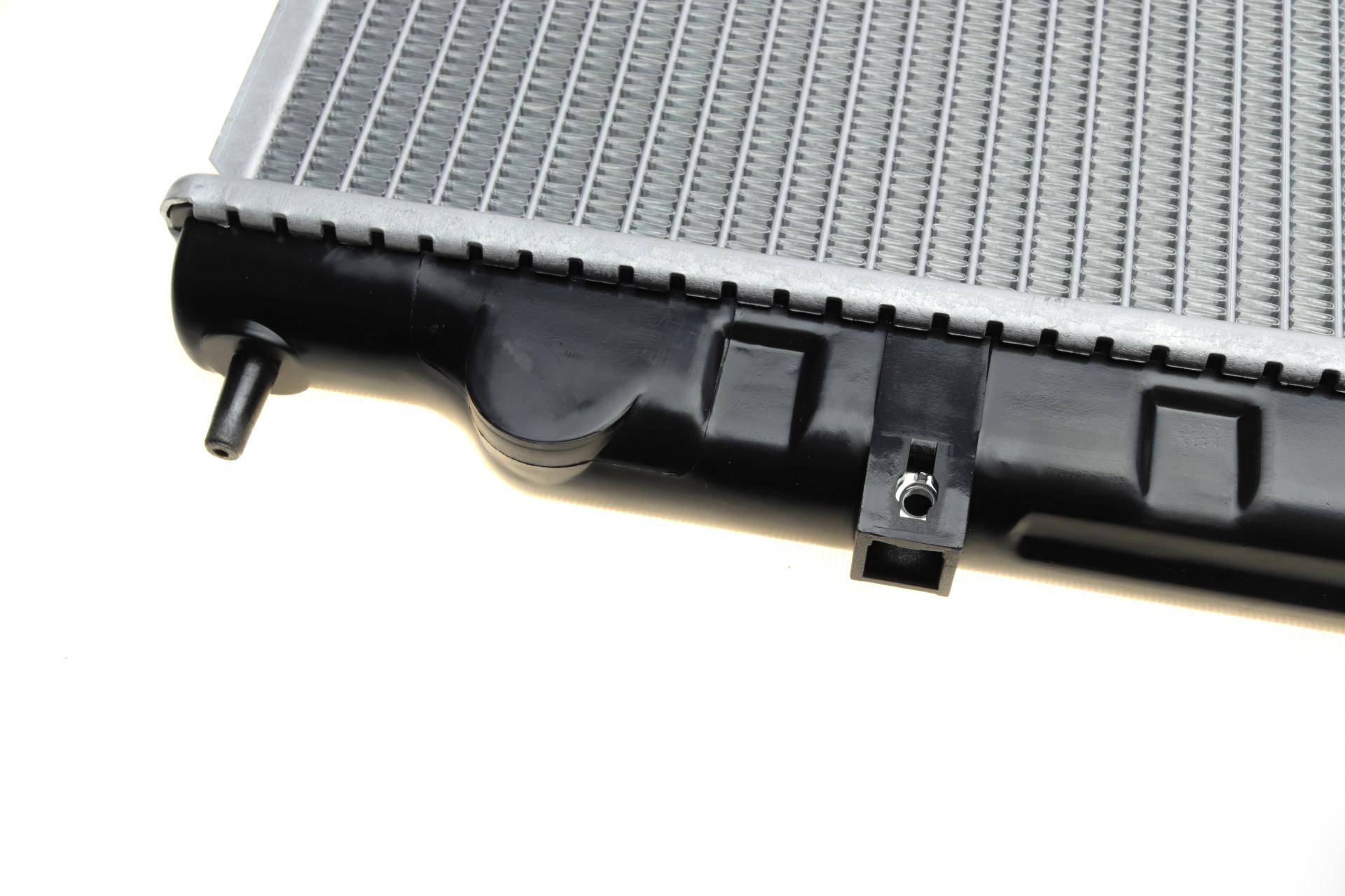 Радіатор охолодження Nissan X-Trail 2.0/2.5 01-13