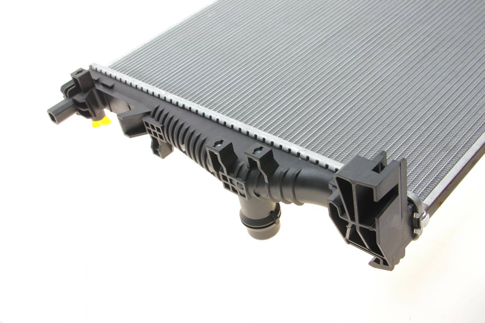 Радіатор охолодження Jeep Cherokee/Chrysler 200 2.4/3.2 V6 13-