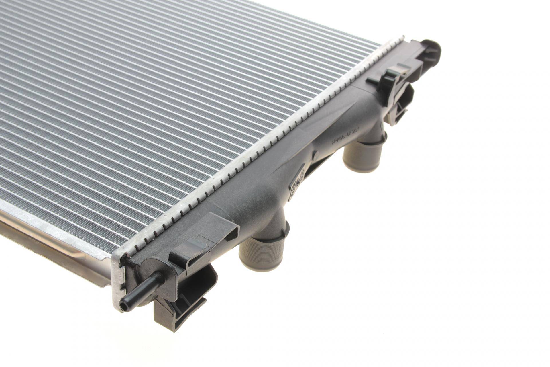 Радіатор охолодження Nissan Qashqai 2.0D 07-14