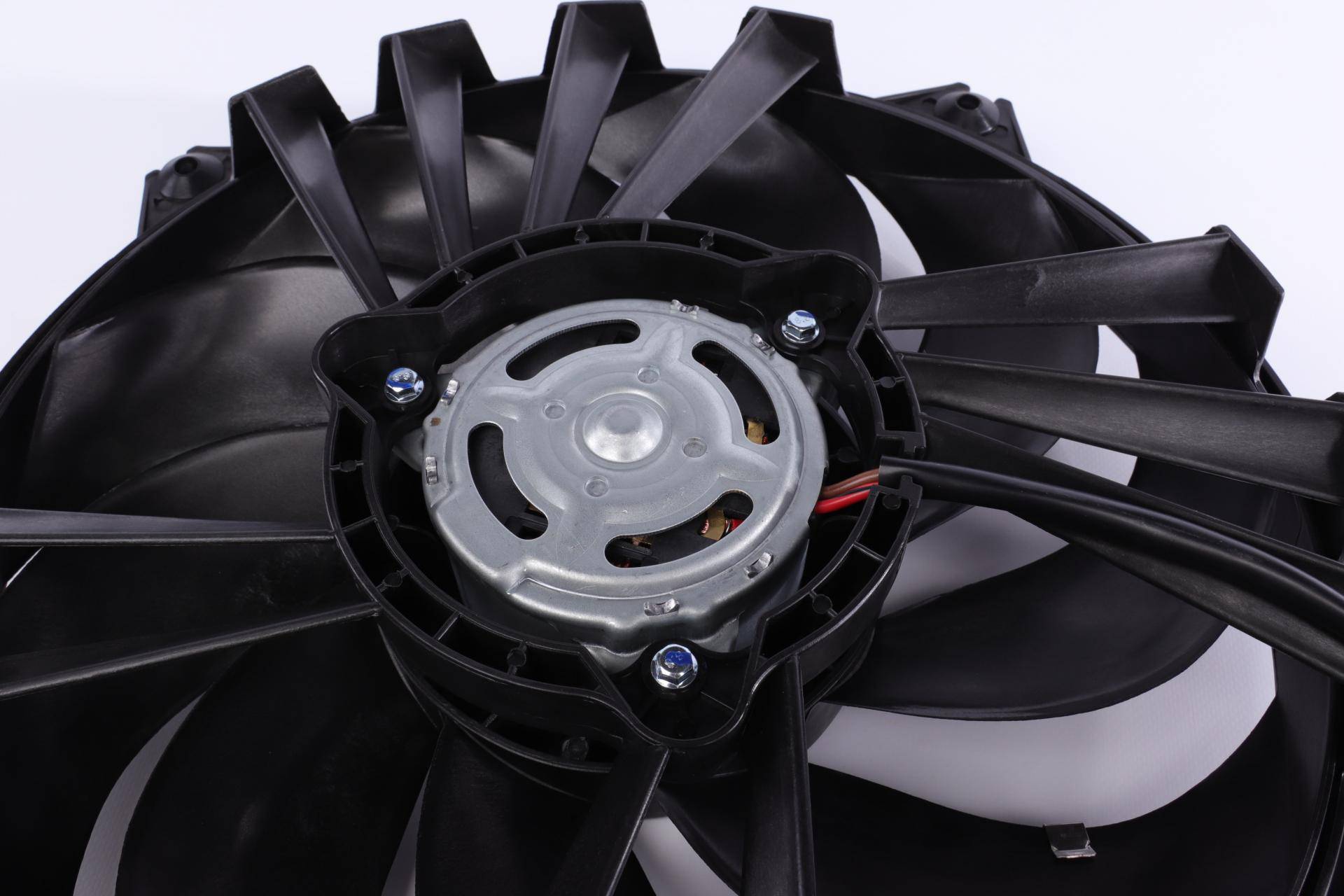 Вентилятор радіатора (електричний) Citroen Berlingo/Peugeot Partner 96-15