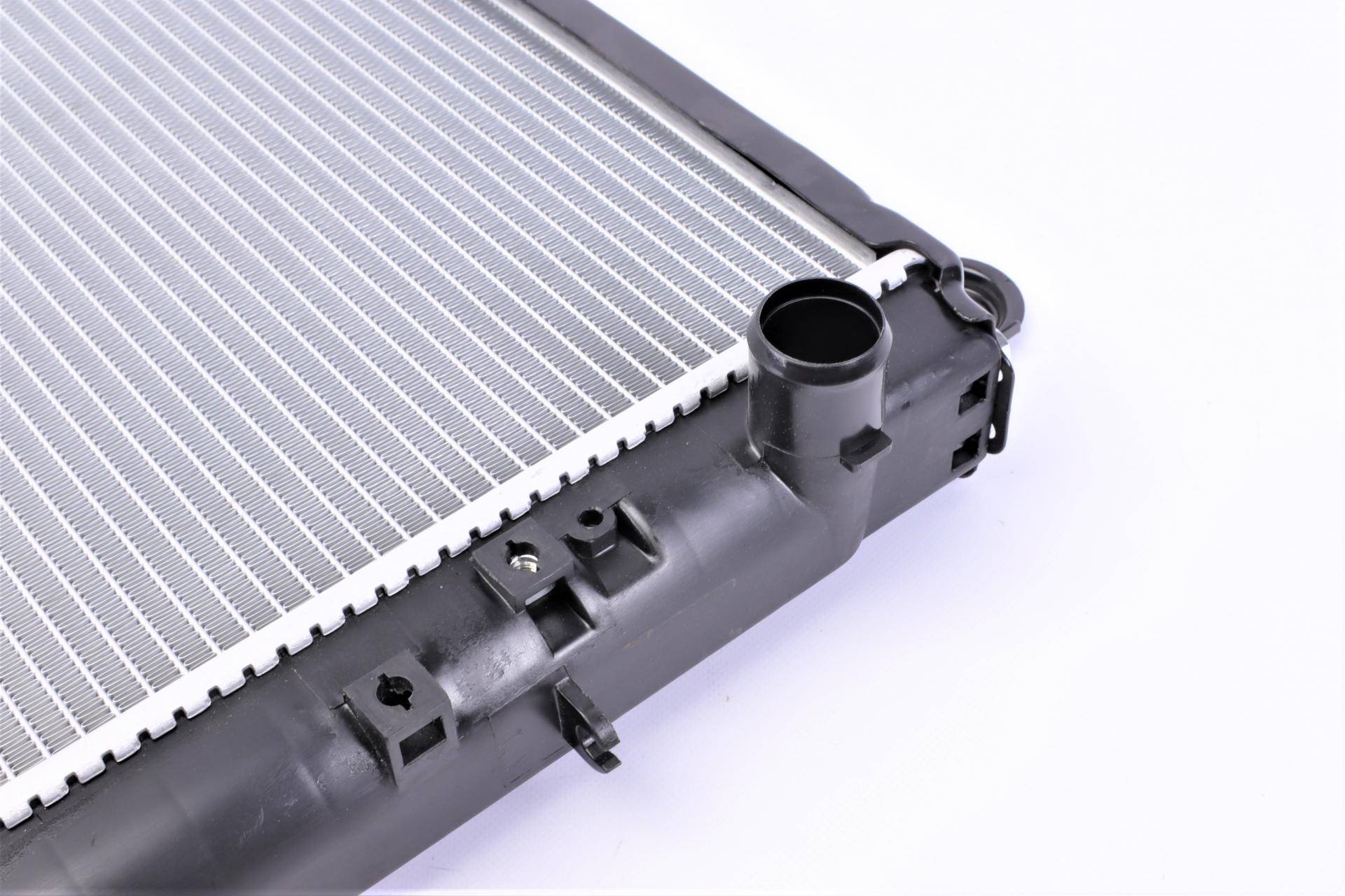 Радіатор охолодження Toyota Land Cruiser 100 4.7 98-