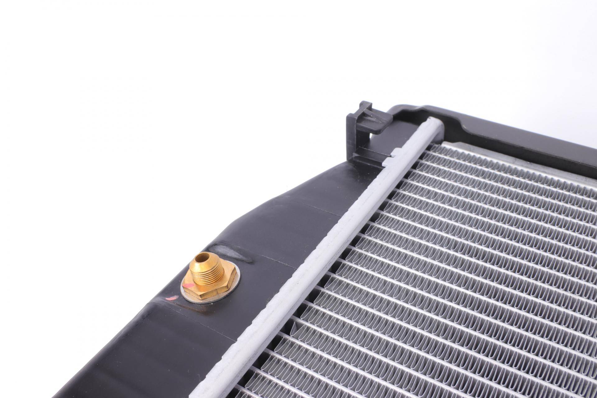 Радіатор охолодження Toyota Land Cruiser 100 4.7 98-