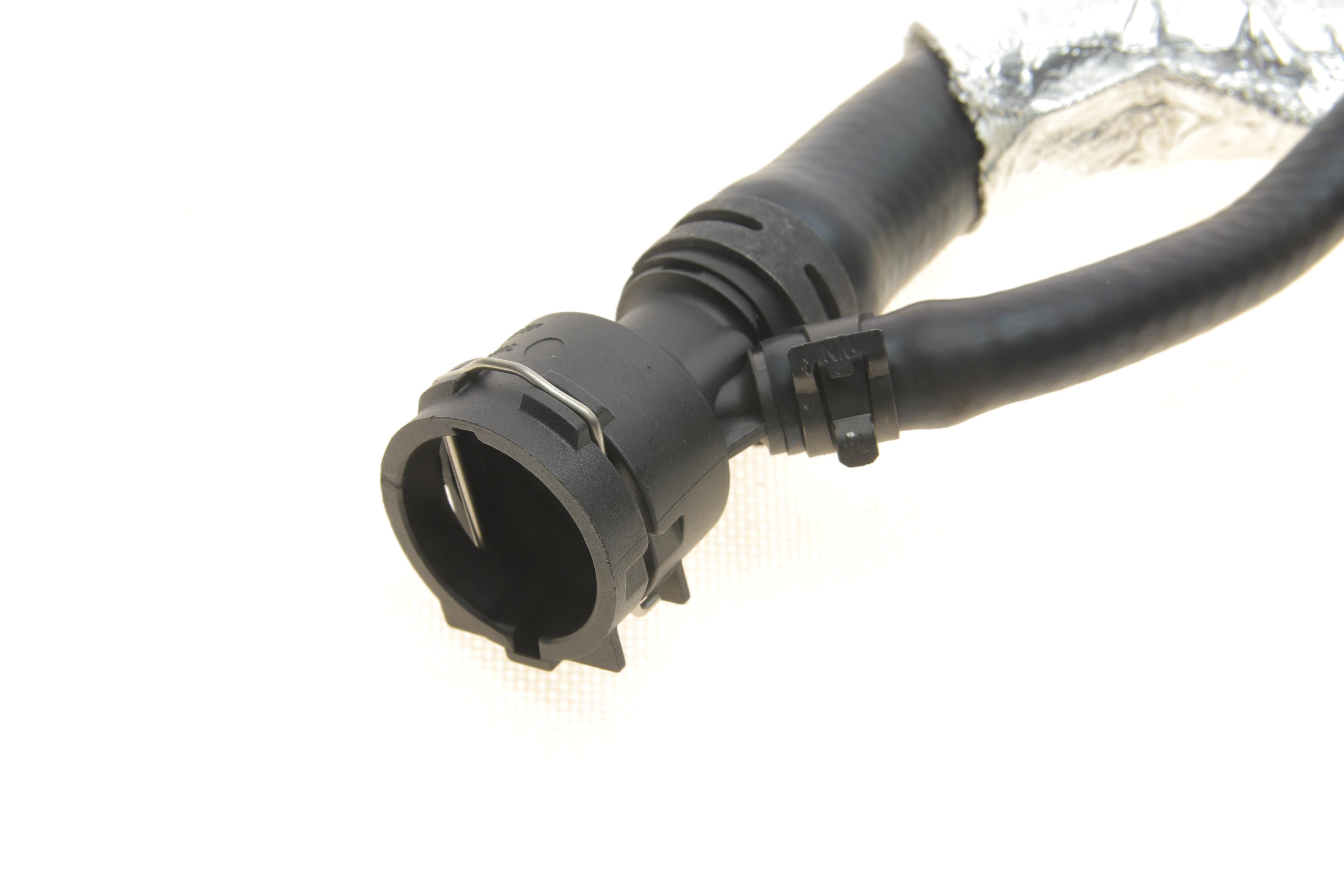 Патрубок радіатора VW Passat 1.8/2.0 TSI 05-14