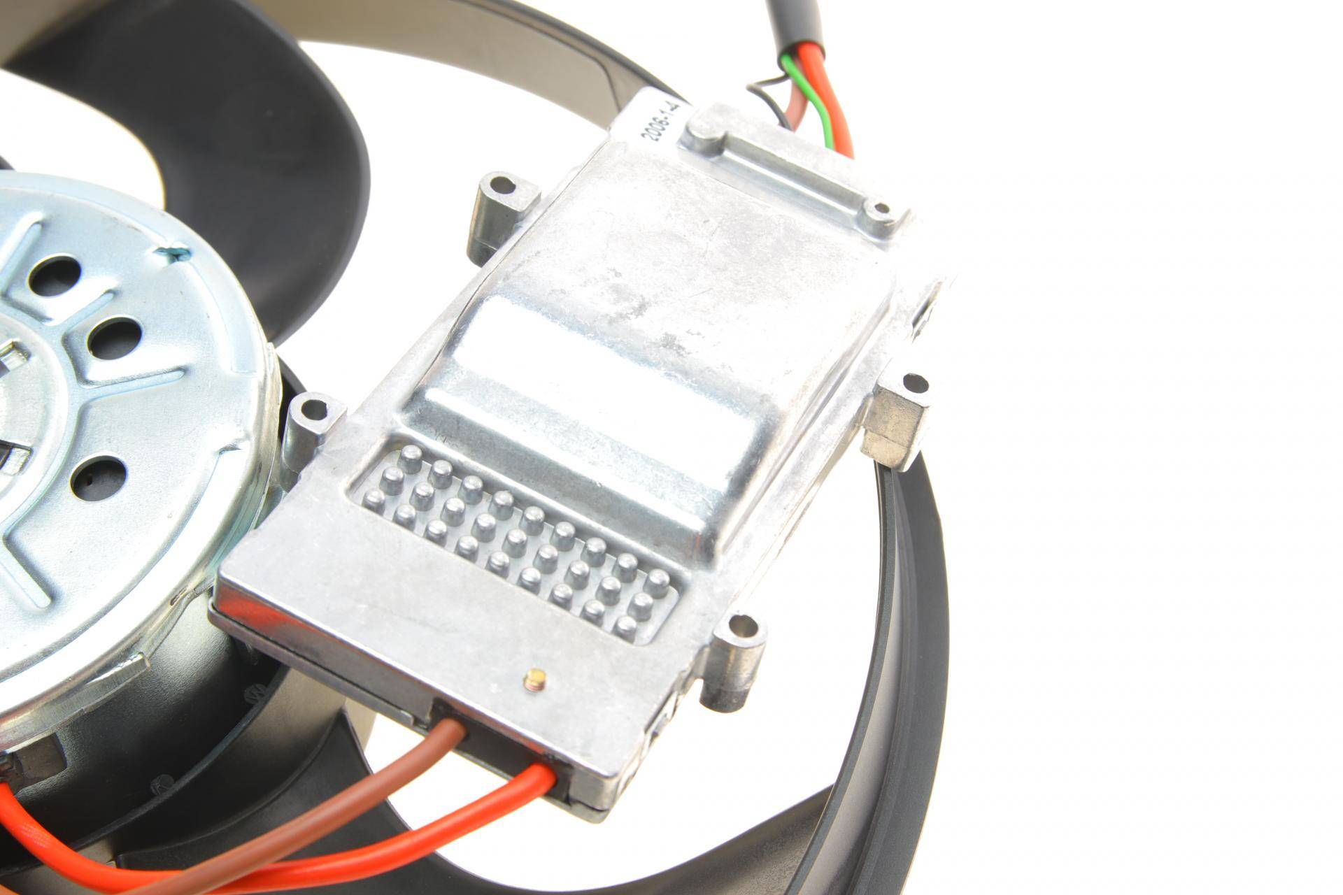 Вентилятор охолодження двигуна Audi Q7/VW Touareg 2.5-6.0 02-15 (L) (d=300mm)