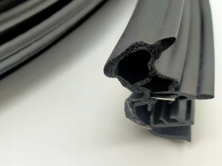 Ущільнювач дверей передніх-задніх БМВ Е36, Е46, Форд Фокус 3, Пежо 3008, 5008, Вольво В50 - 1990-2016