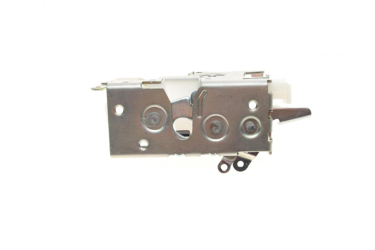 Замок дверей (передніх/задньої/R) MB Sprinter/VW LT (9017201135)