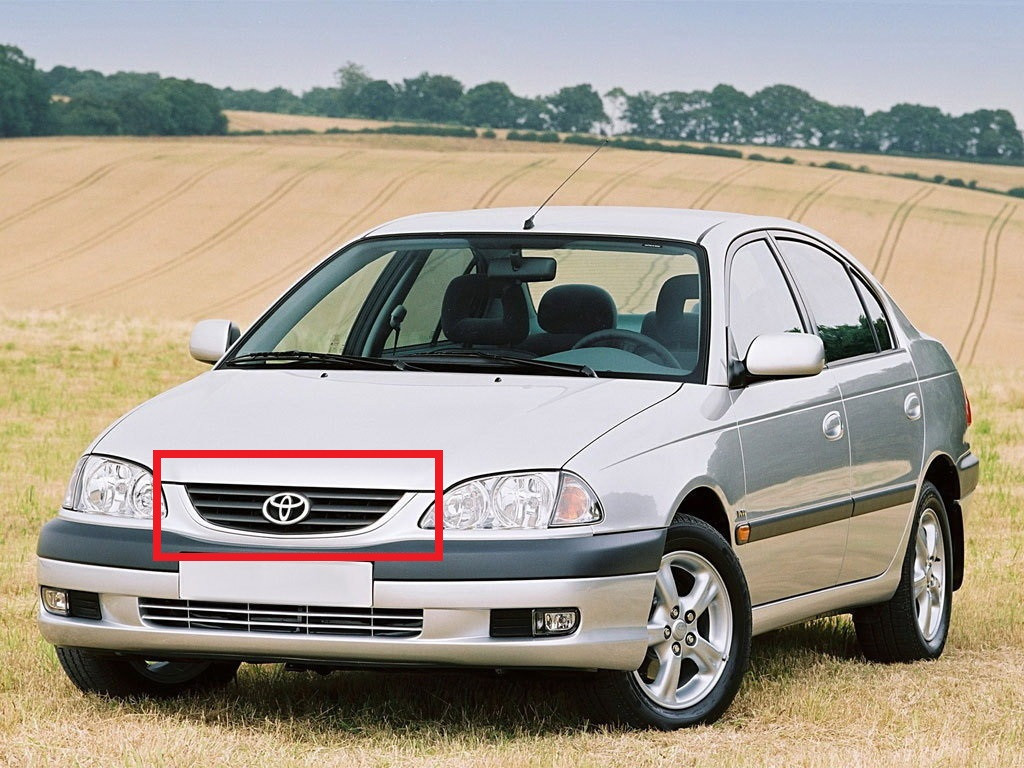 Решітка радіатора Тойота Авенсіс - Toyota Avensis 2000-2003