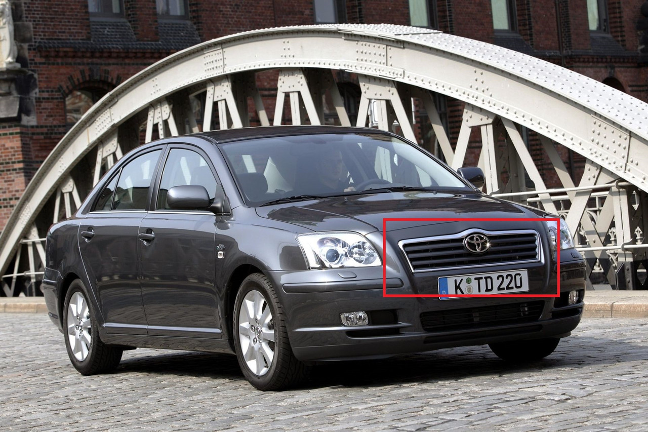 Решітка радіатора Тойота Авенсіс - Toyota Avensis 2003-2006