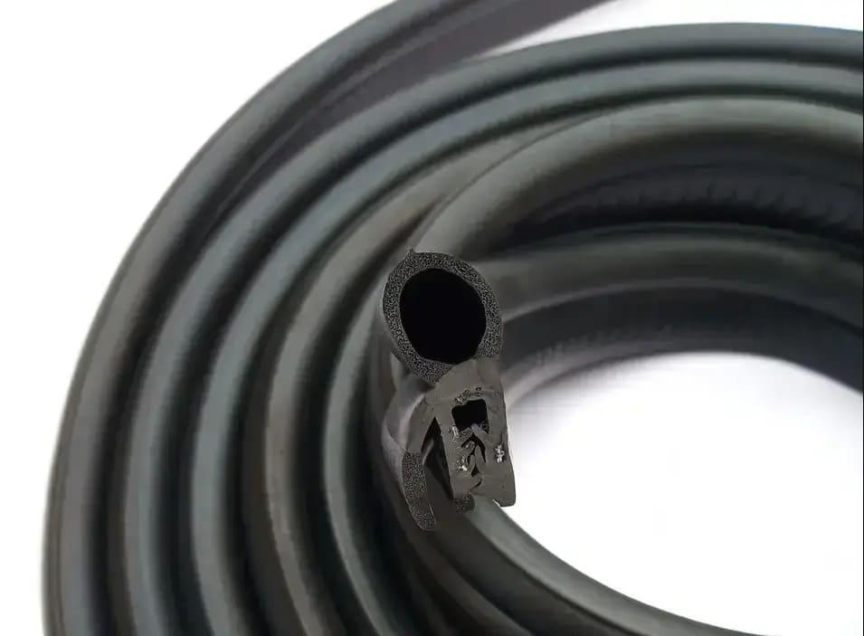 Ущільнювач кришки  багажника, задньої 5ї дверки Ford Focus 2, С-Max, Mondeo 3, S-Max, Fiesta 6  2004-2013р